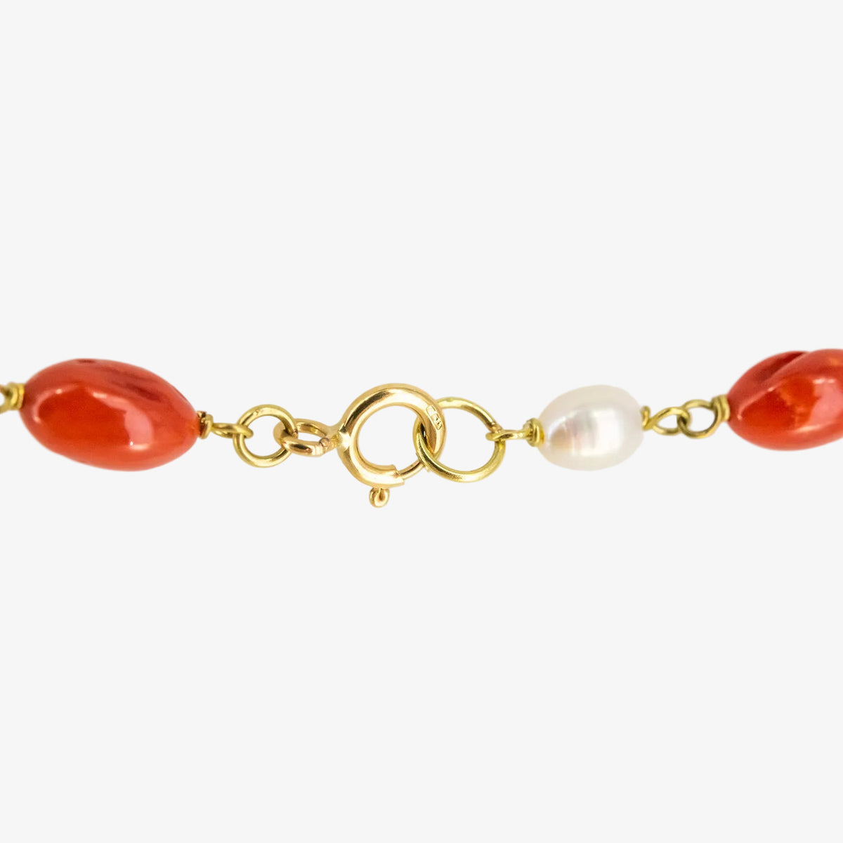 Gargantilla de oro de 18 kt. con corales naturales y perlas akoya
