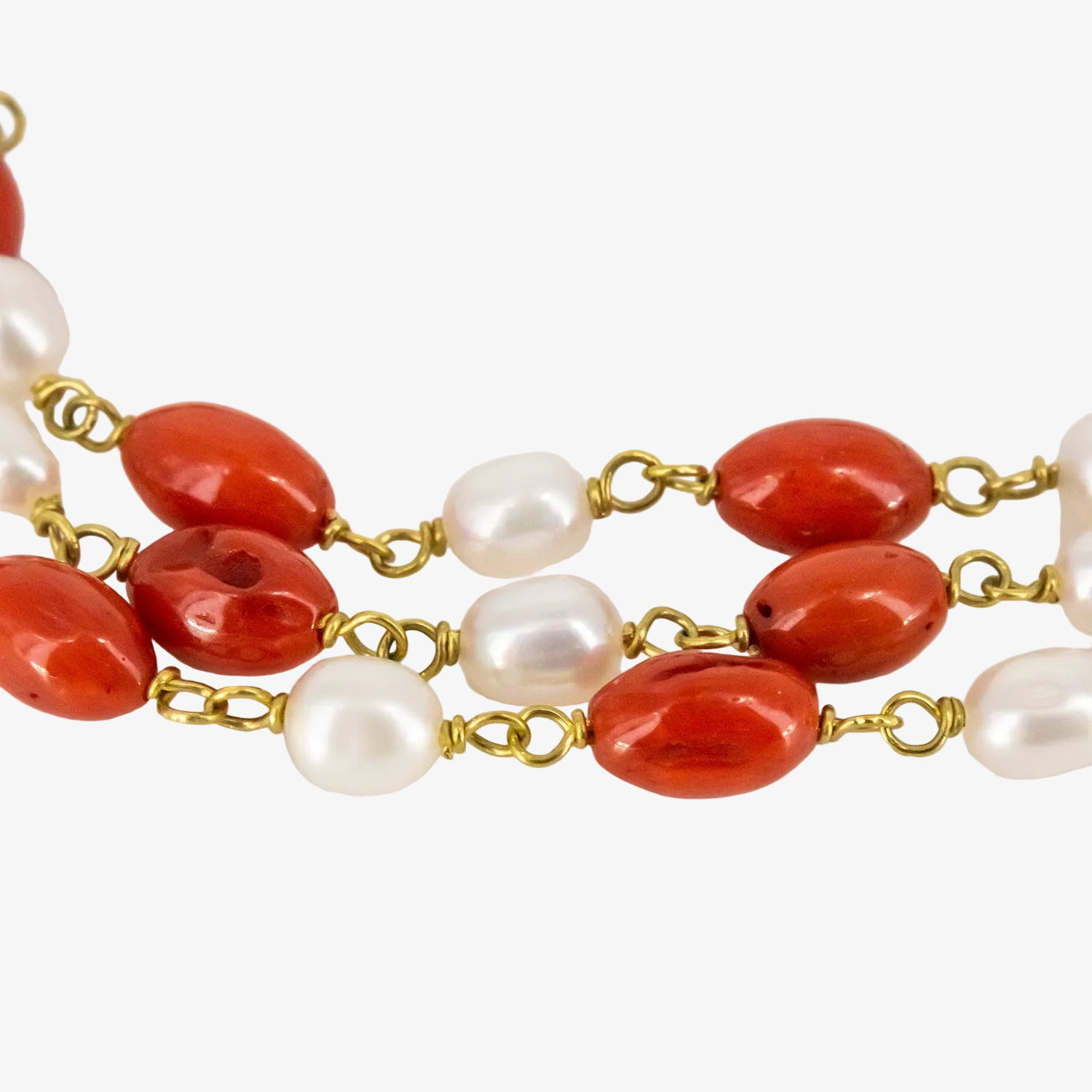 Pulsera de oro de 18 kt. con corales naturales y perlas akoya