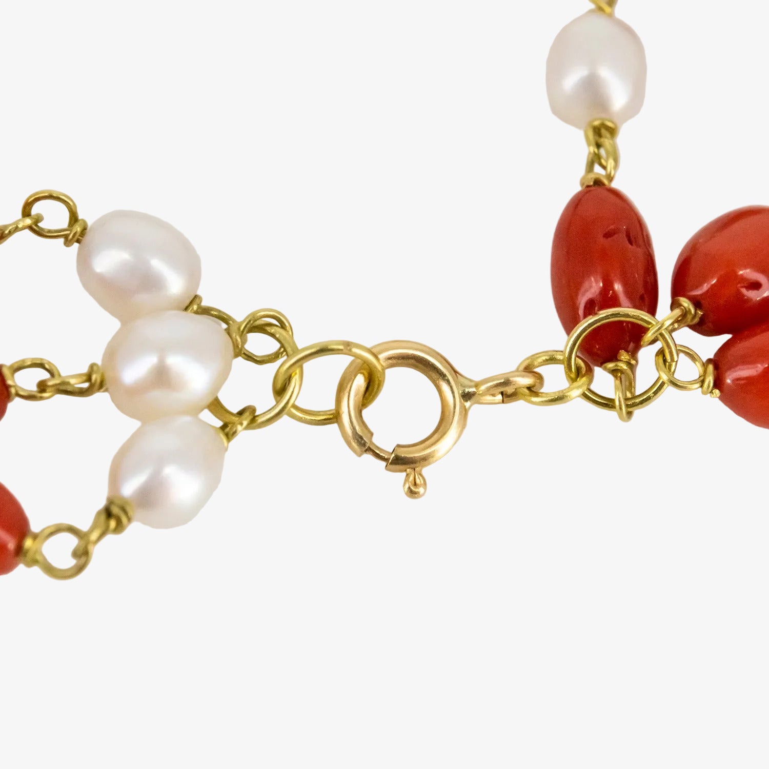 Pulsera de oro de 18 kt. con corales naturales y perlas akoya