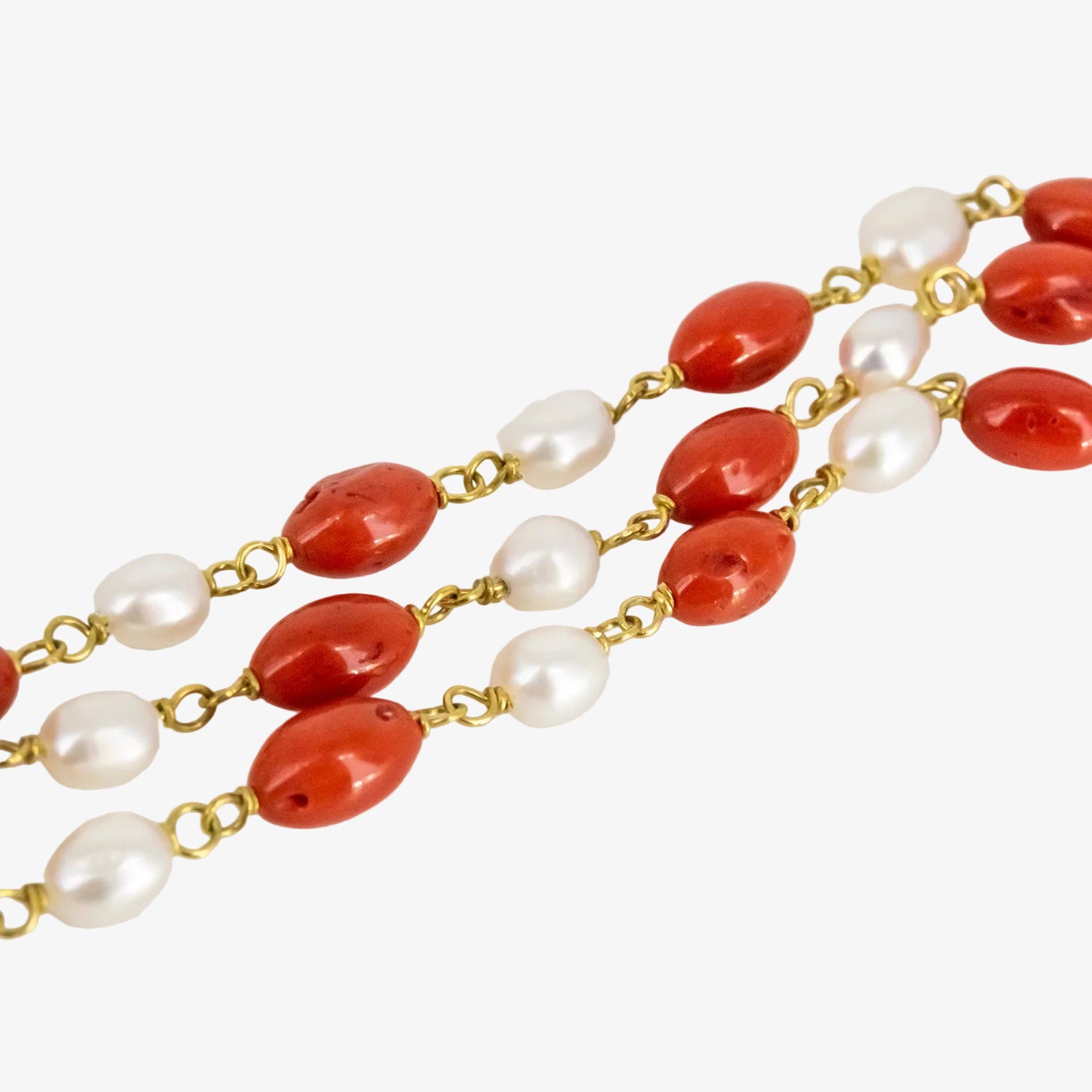 Pulsera de oro de 18 kt. con corales naturales y perlas akoya