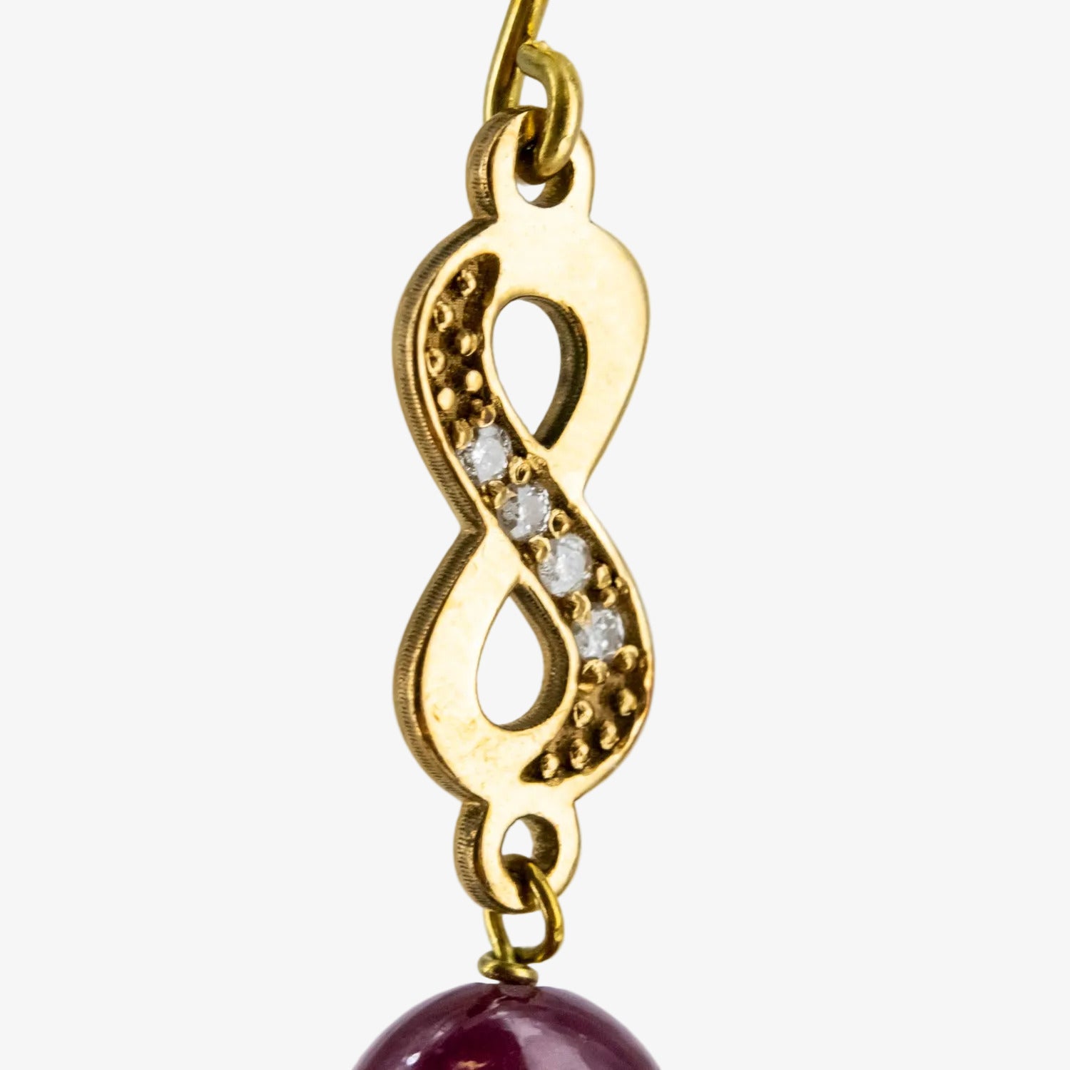 Pendientes de oro 18 kt. con diamantes y rubíes ovalados