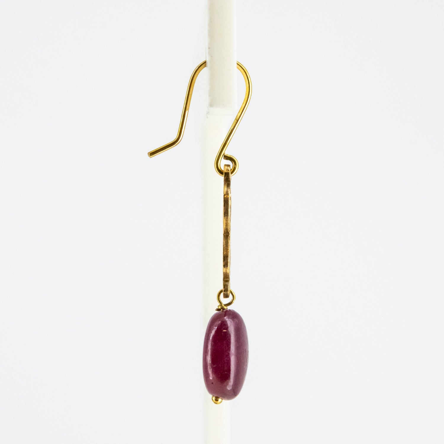 Pendientes de oro 18 kt. con diamantes y rubíes ovalados