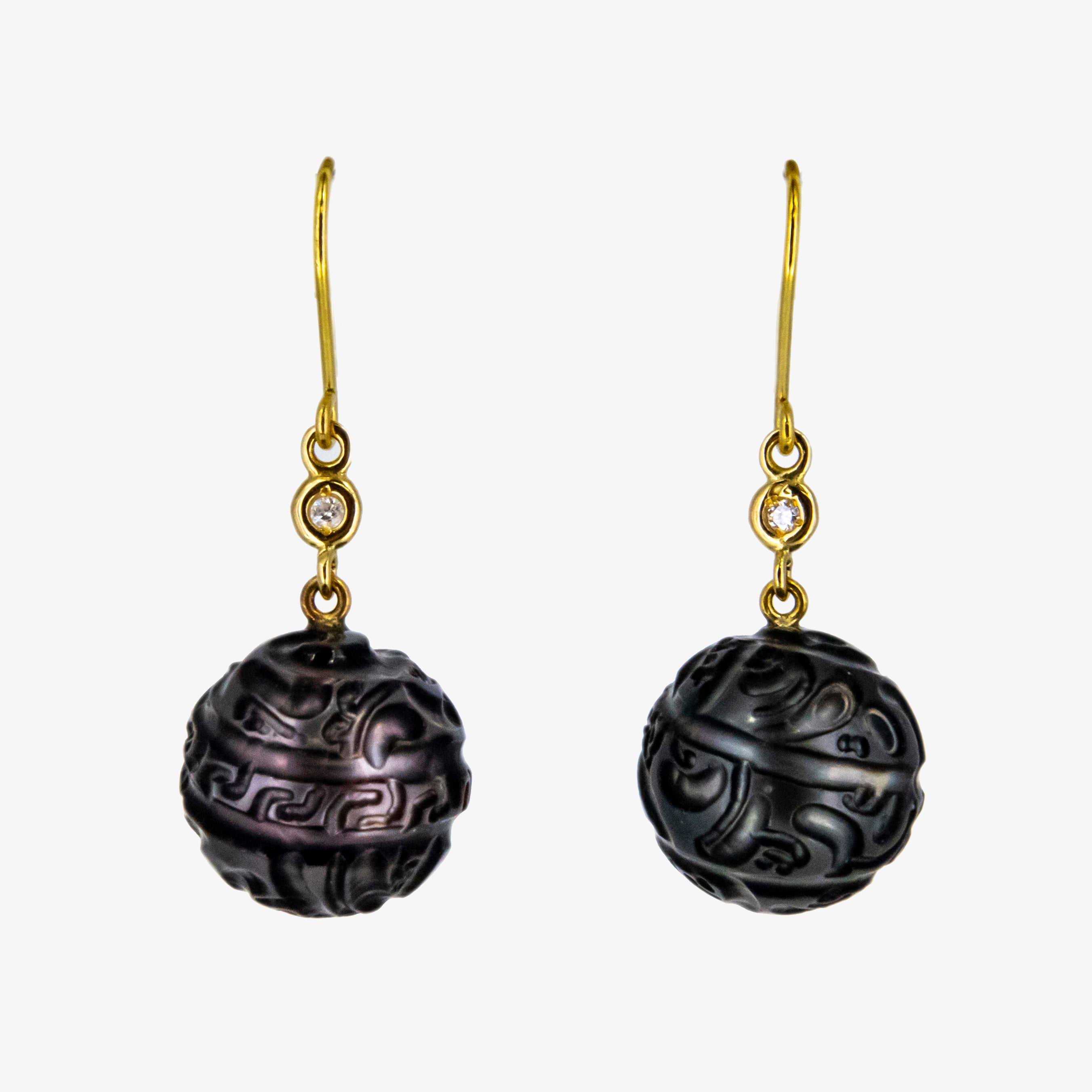 Pendientes de oro 18 kt. con diamantes y perlas de Tahití talladas a mano