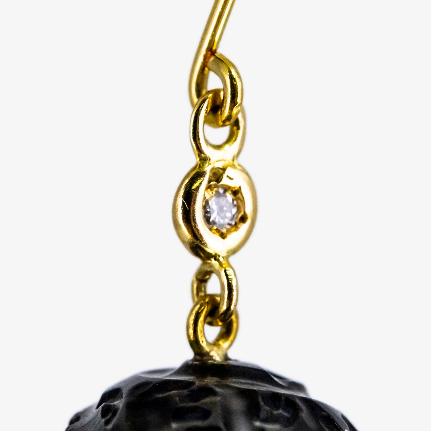 Pendientes de oro 18 kt. con diamantes y perlas de Tahití talladas a mano