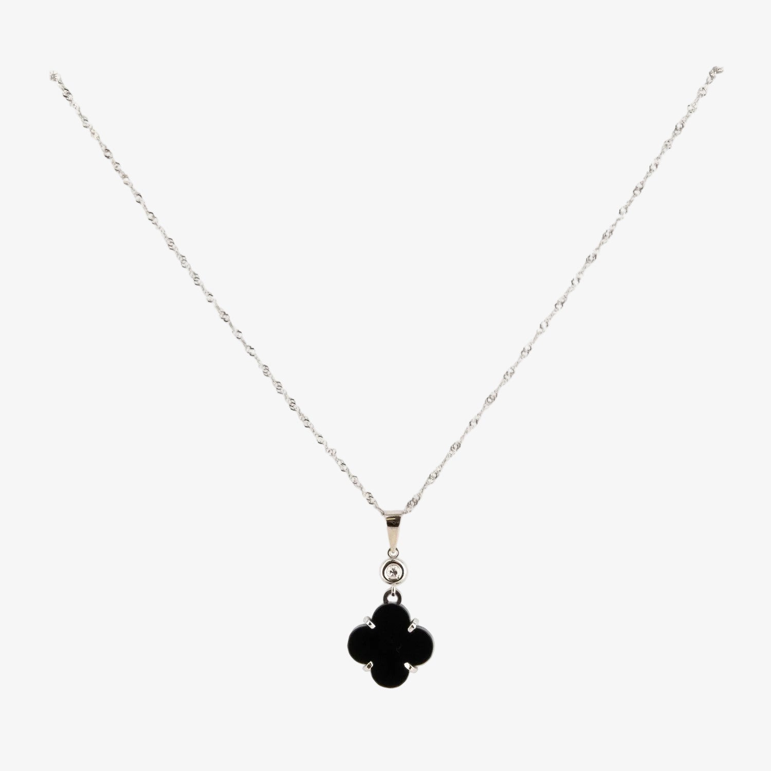 Conjunto de gargantilla y pendientes de oro blanco de 18 kt. con ónix y diamantes talla brillante