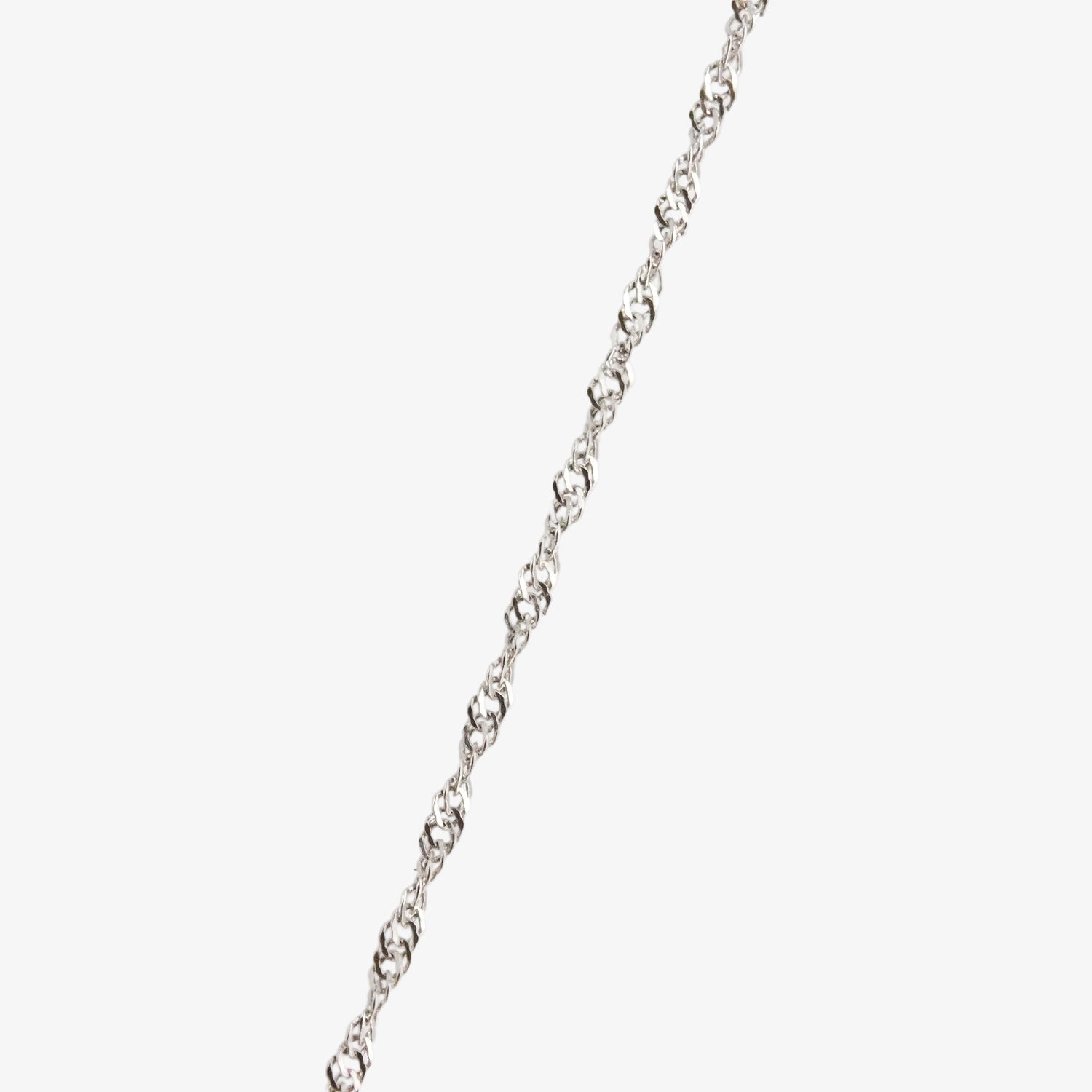 Conjunto de gargantilla y pendientes de oro blanco de 18 kt. con ónix y diamantes talla brillante