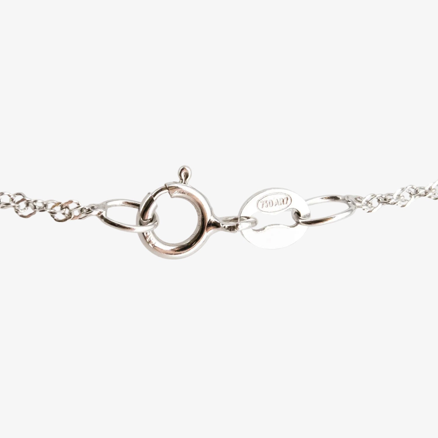 Conjunto de gargantilla y pendientes de oro blanco de 18 kt. con ónix y diamantes talla brillante