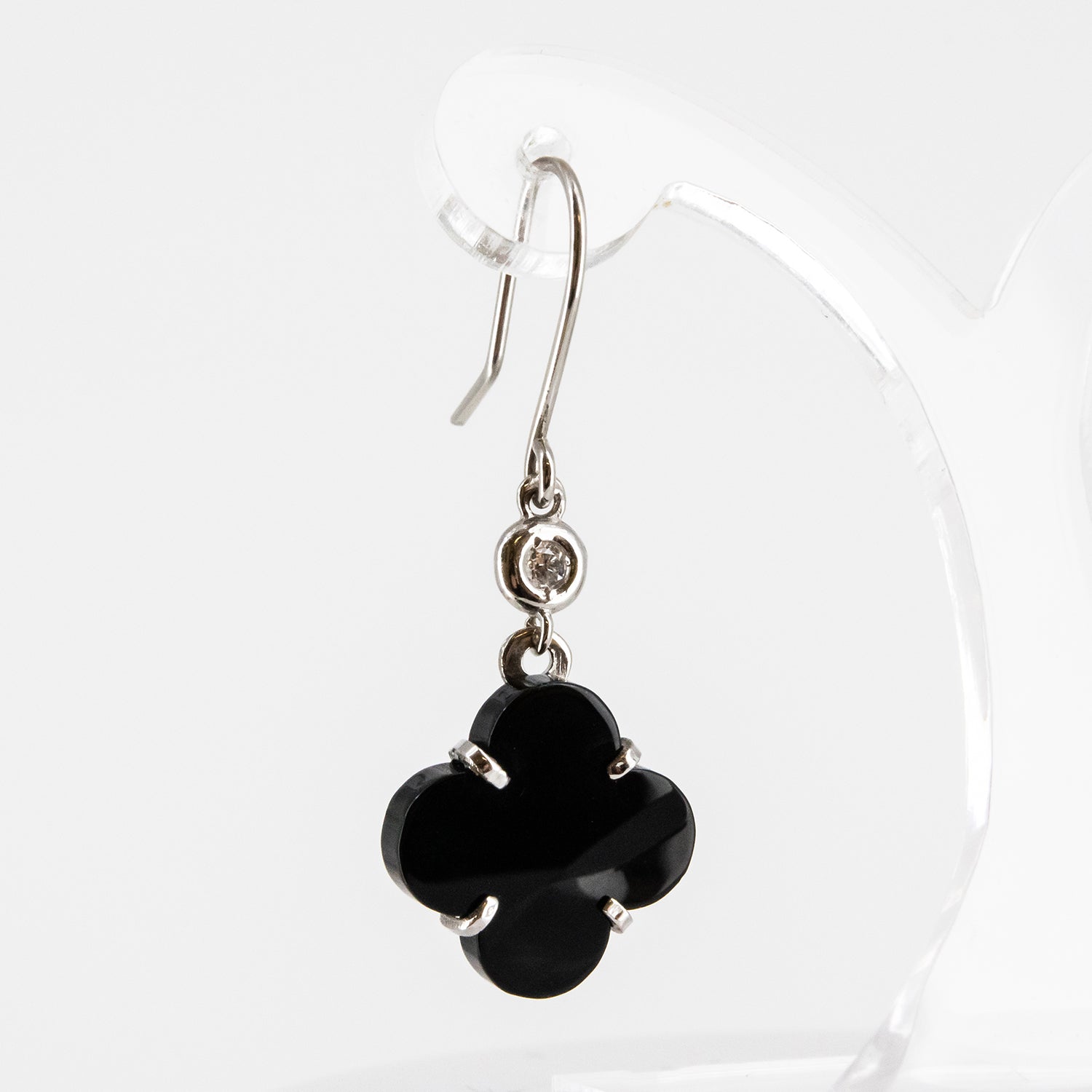 Conjunto de gargantilla y pendientes de oro blanco de 18 kt. con ónix y diamantes talla brillante