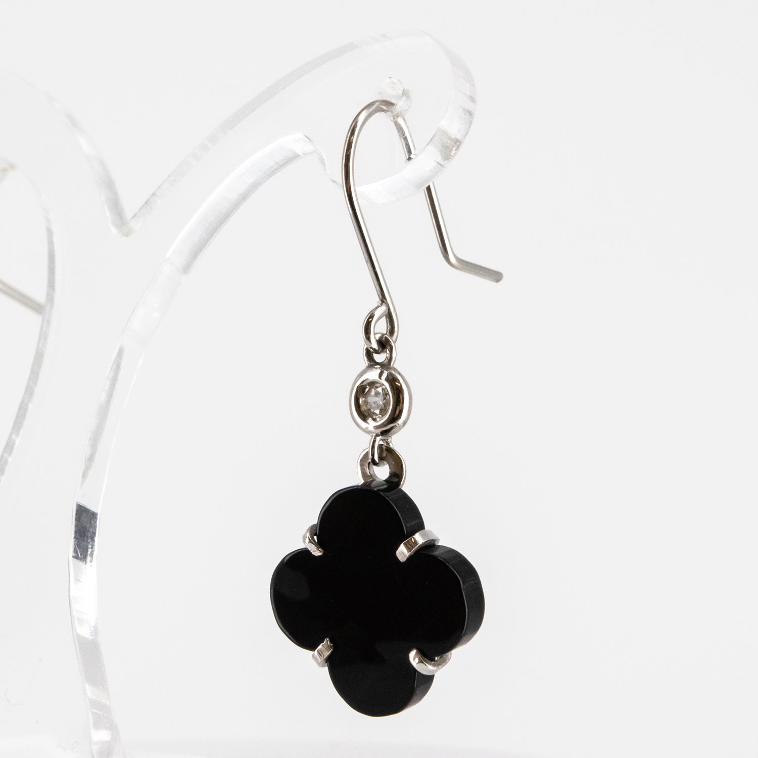 Conjunto de gargantilla y pendientes de oro blanco de 18 kt. con ónix y diamantes talla brillante