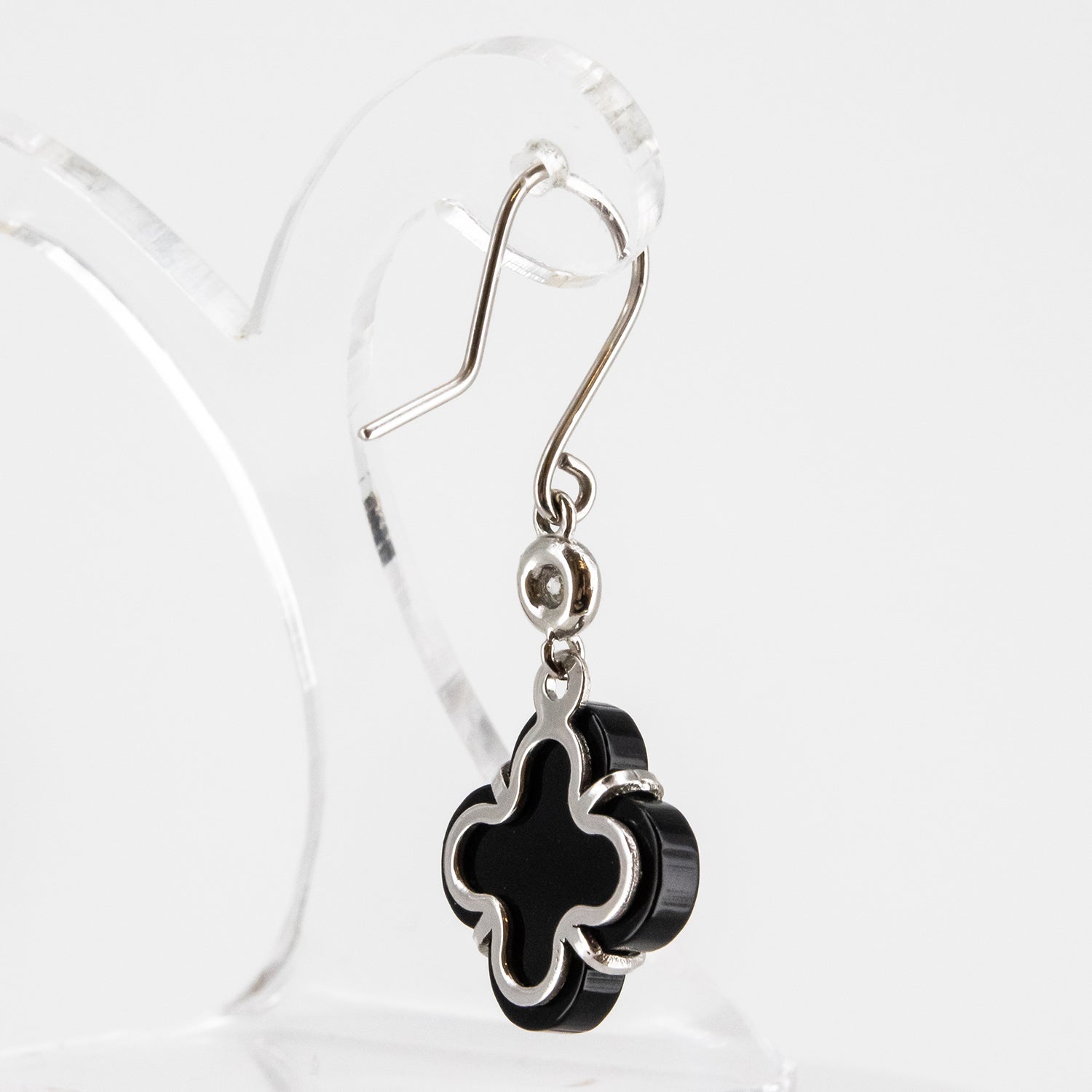 Conjunto de gargantilla y pendientes de oro blanco de 18 kt. con ónix y diamantes talla brillante