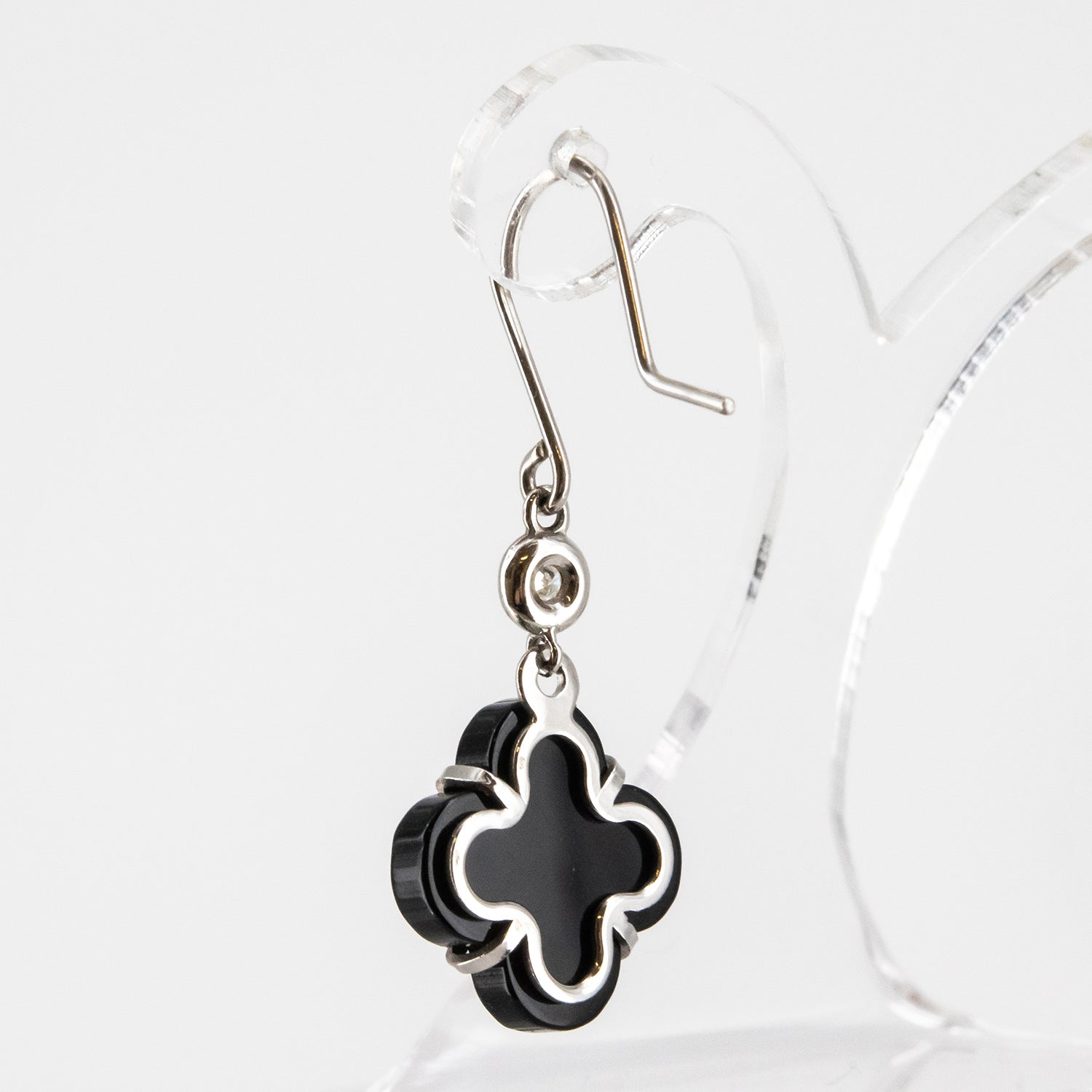 Conjunto de gargantilla y pendientes de oro blanco de 18 kt. con ónix y diamantes talla brillante