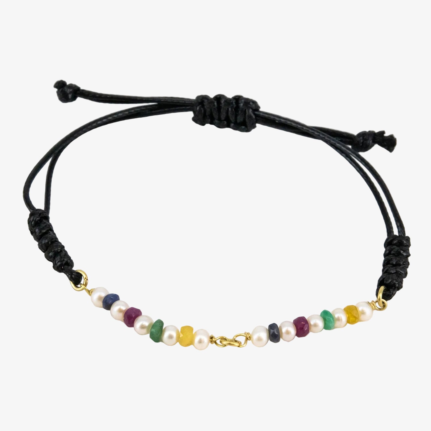 Pulsera ajustable de macramé y oro de 18 kt. con perlas akoya, zafiros, rubíes y esmeraldas