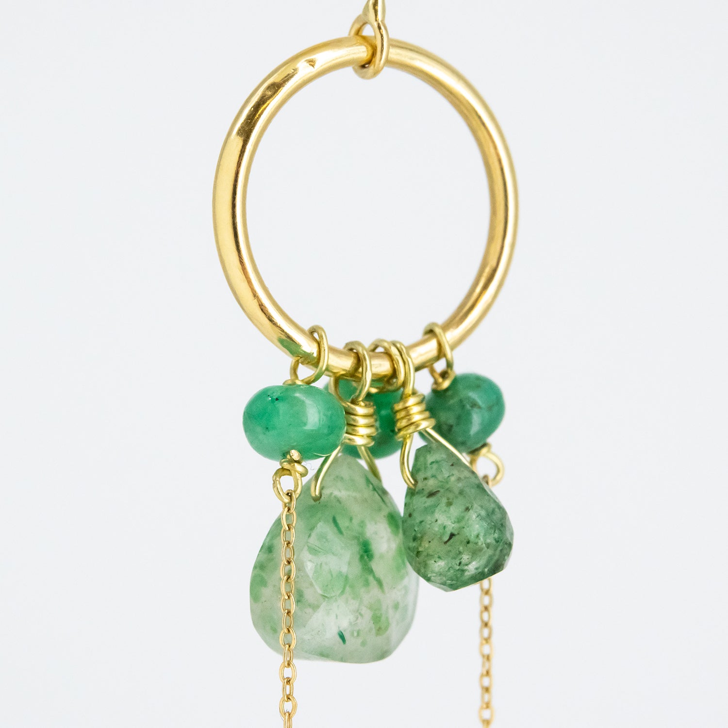 Pendientes de oro 18 kt. con esmeraldas y peridotos