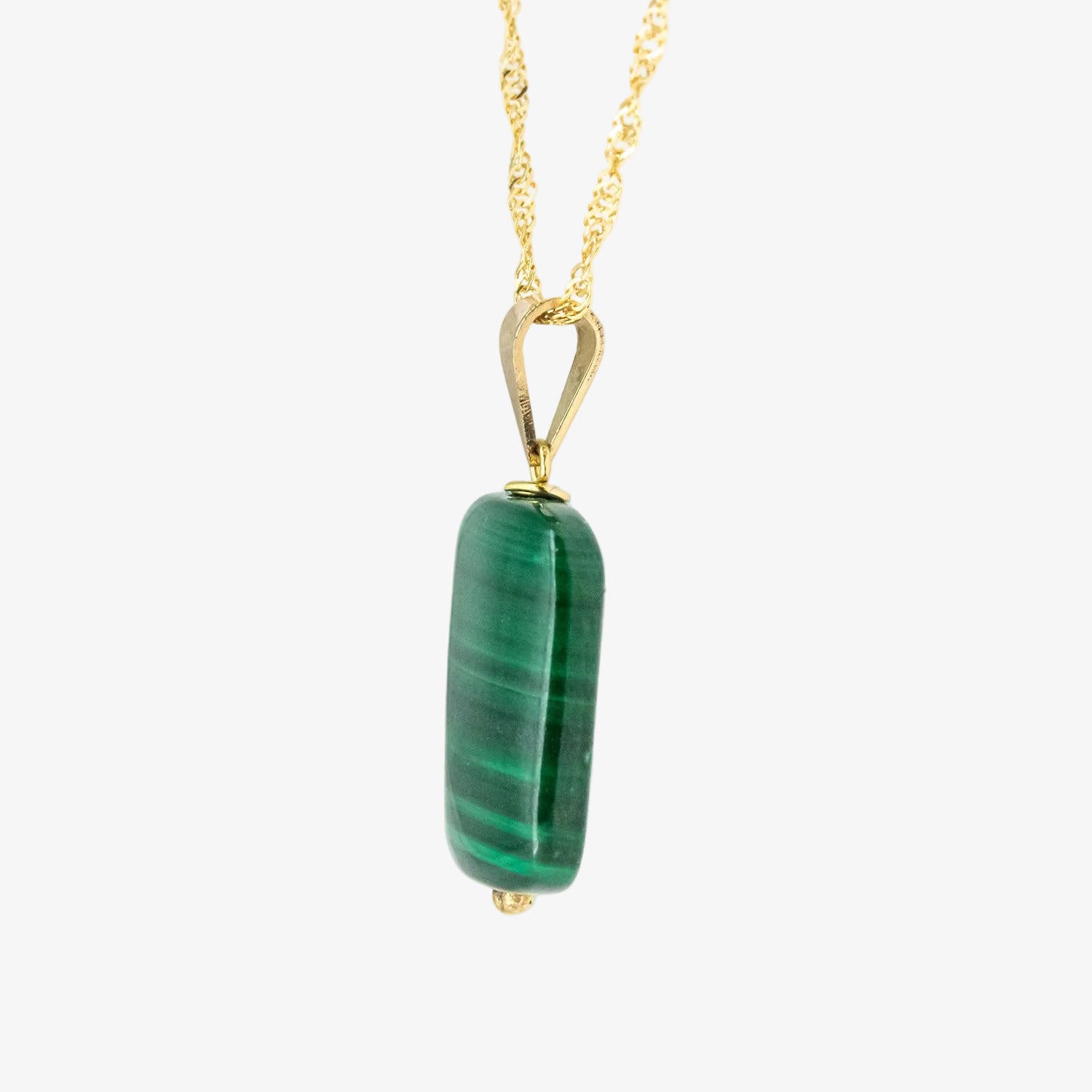 Conjunto de gargantilla y pendientes de oro amarillo de 18 kt. con malaquita