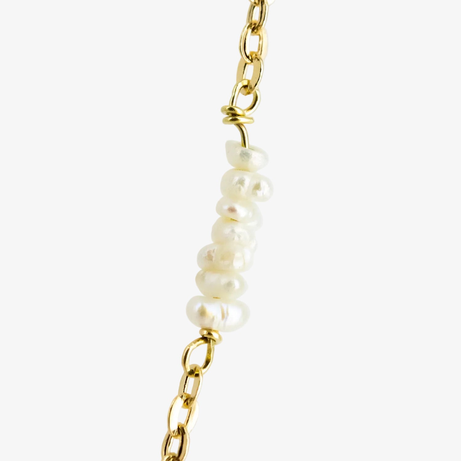 Gargantilla de oro amarillo de 18 kt. con perlas tipo aljófar