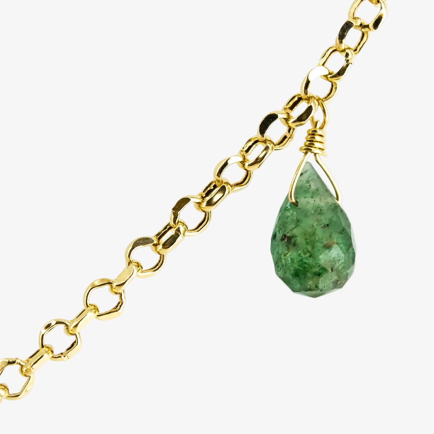 Gargantilla de oro amarillo de 18 kt. con peridoto, perlas y rubí