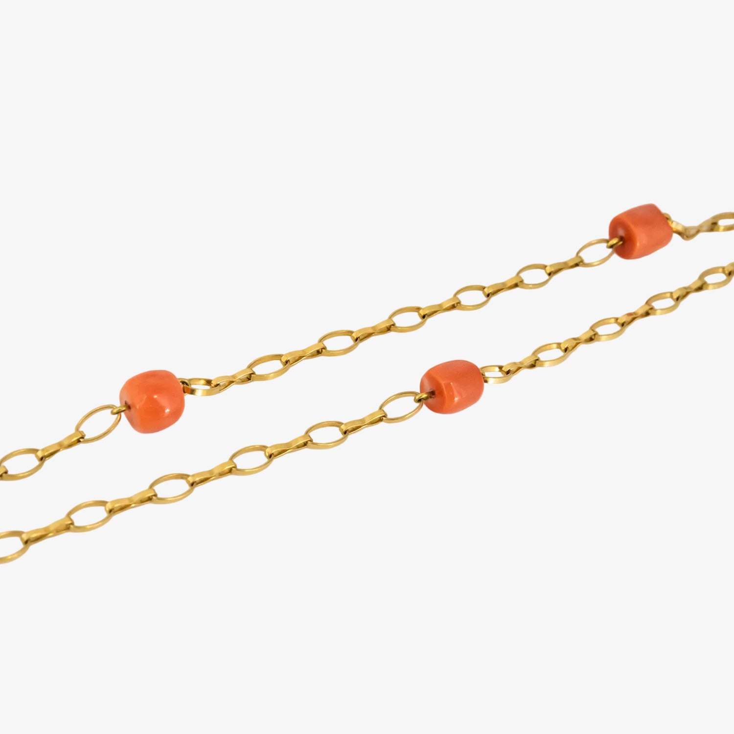 Collar largo de oro de 18 kt. con corales naturales