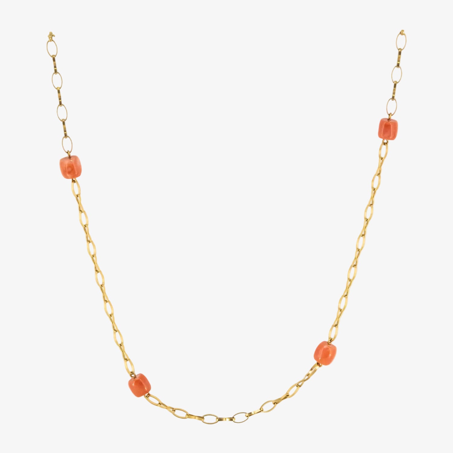 Collar largo de oro de 18 kt. con corales naturales