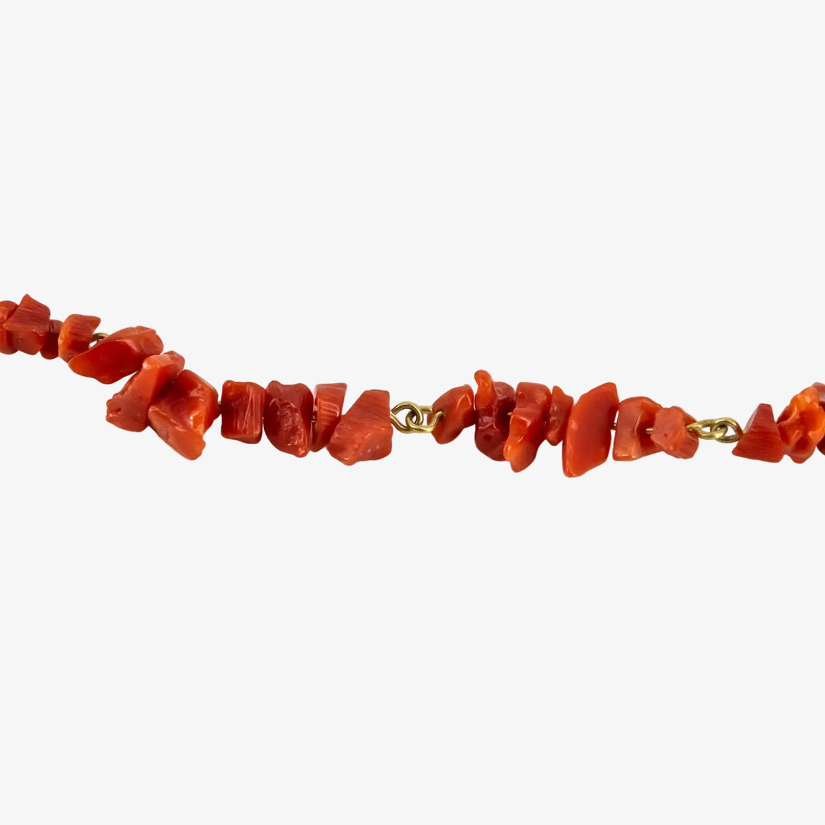Gargantilla de oro 18 kt. con cuentas de coral natural