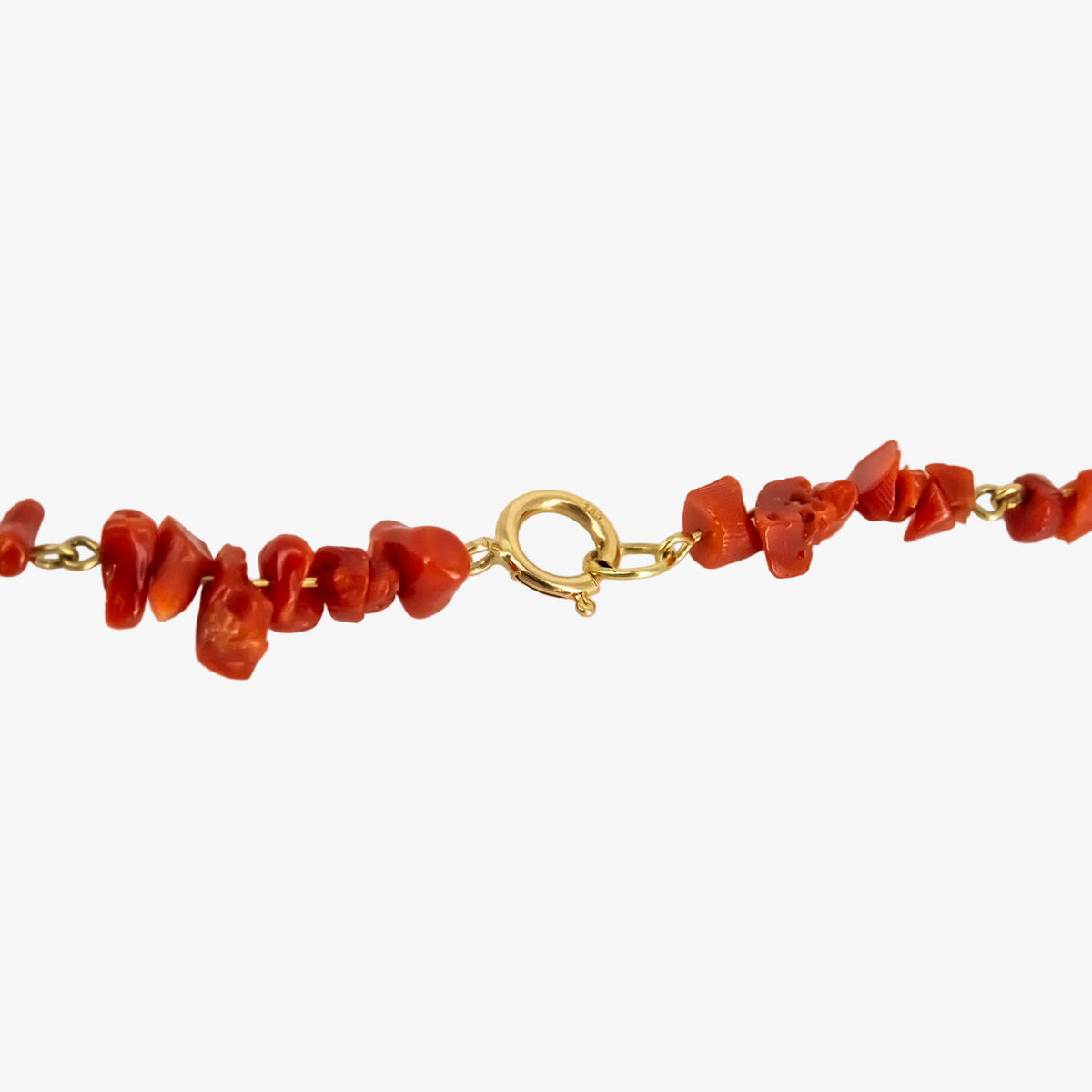 Gargantilla de oro 18 kt. con cuentas de coral natural