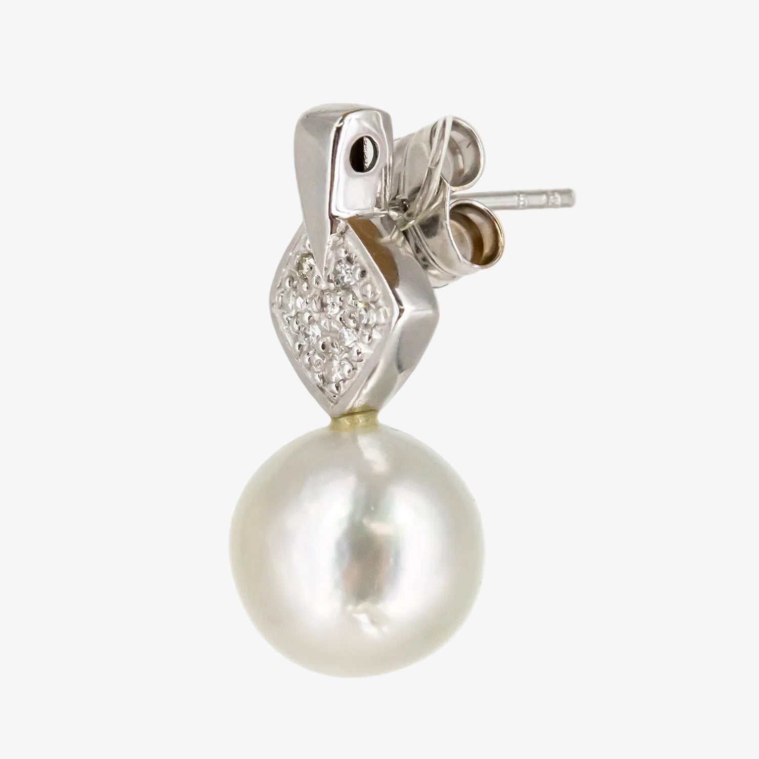 Pendientes de oro blanco de 18 kt. con chatón de diamantes y perlas australianas