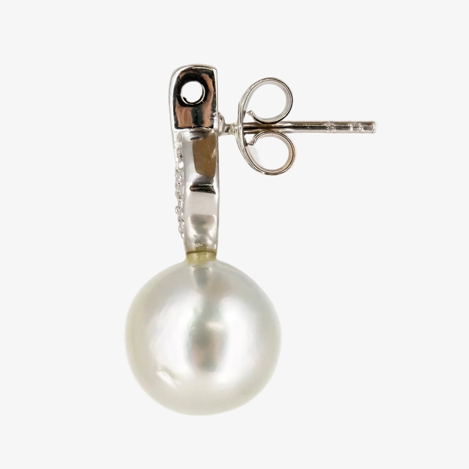 Pendientes de oro blanco de 18 kt. con chatón de diamantes y perlas australianas