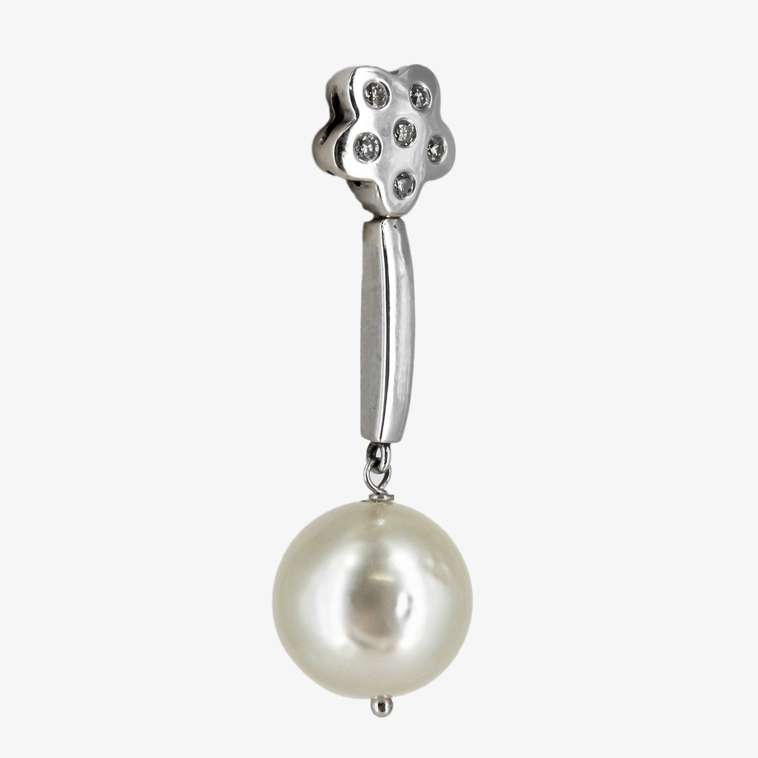 Pendientes de oro blanco de 18 kt. con diamantes y perlas australianas