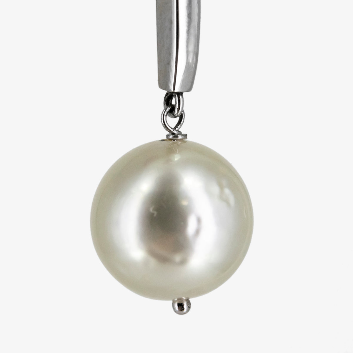 Pendientes de oro blanco de 18 kt. con diamantes y perlas australianas