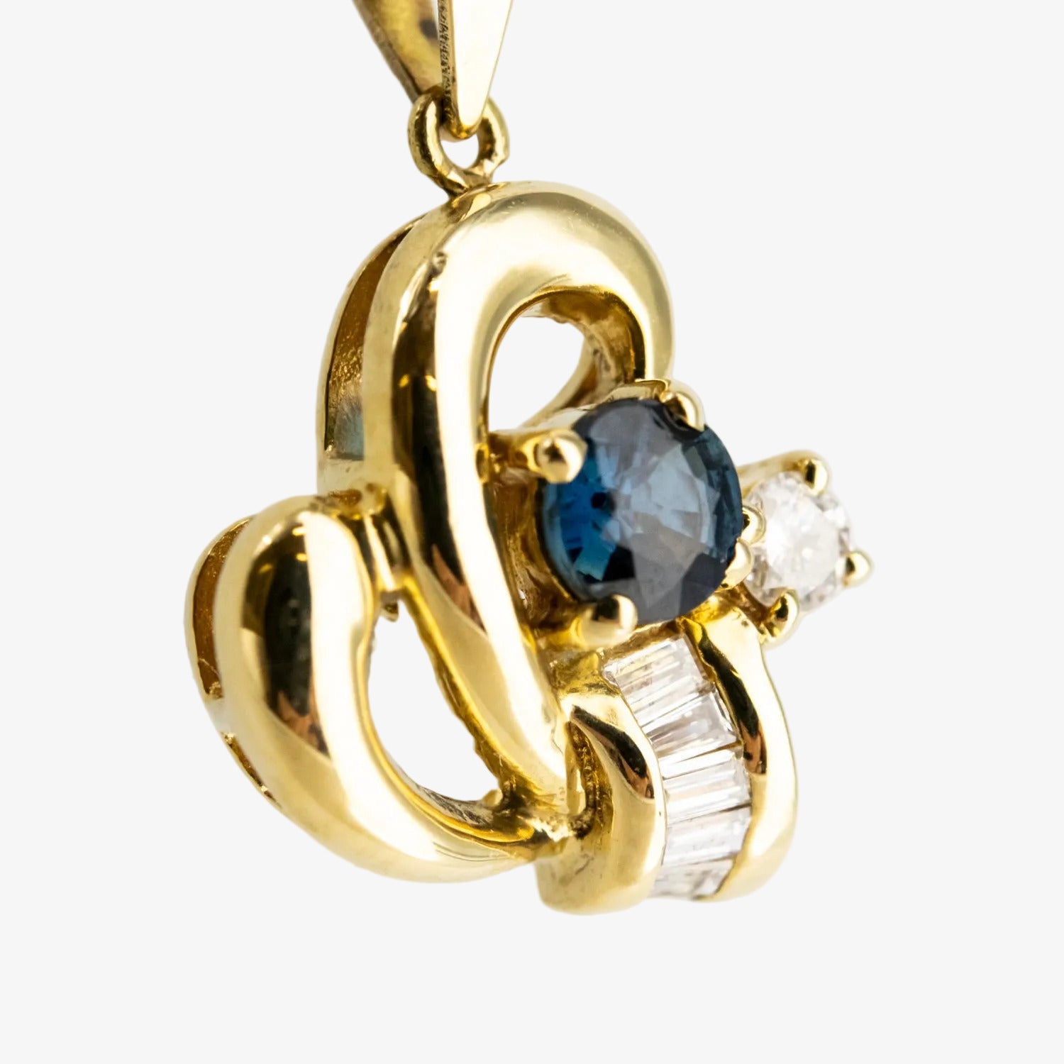 Colgante de oro 18 kt. con diamantes y zafiro