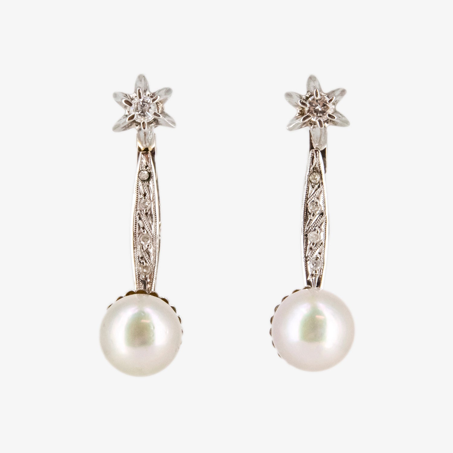 Pendientes de oro blanco 18 kt. con diamantes y perlas akoya