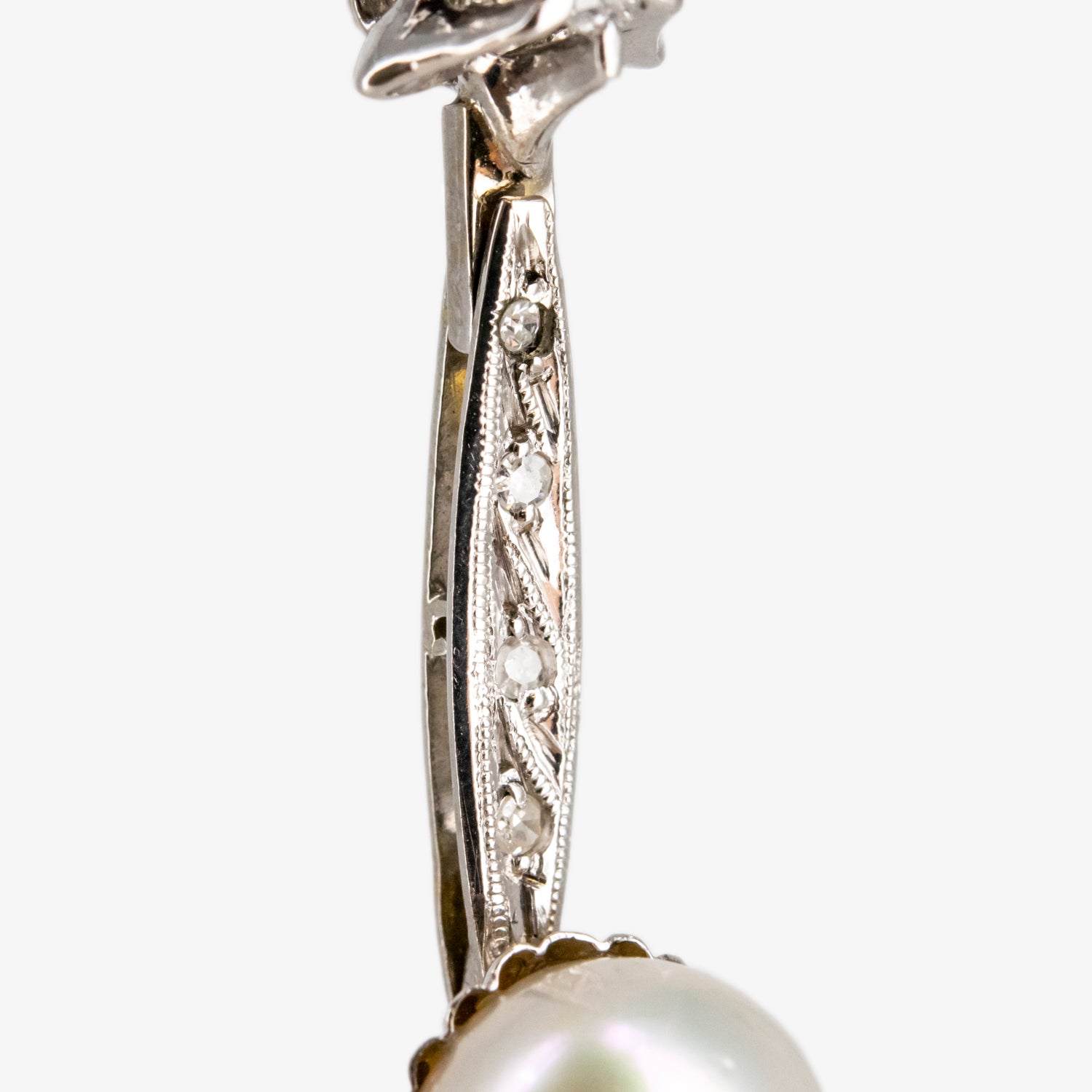 Pendientes de oro blanco 18 kt. con diamantes y perlas akoya