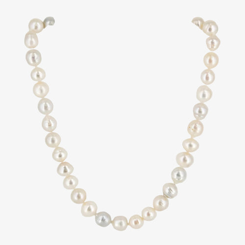 Collar de perlas australianas con broche de oro de 18 kt.