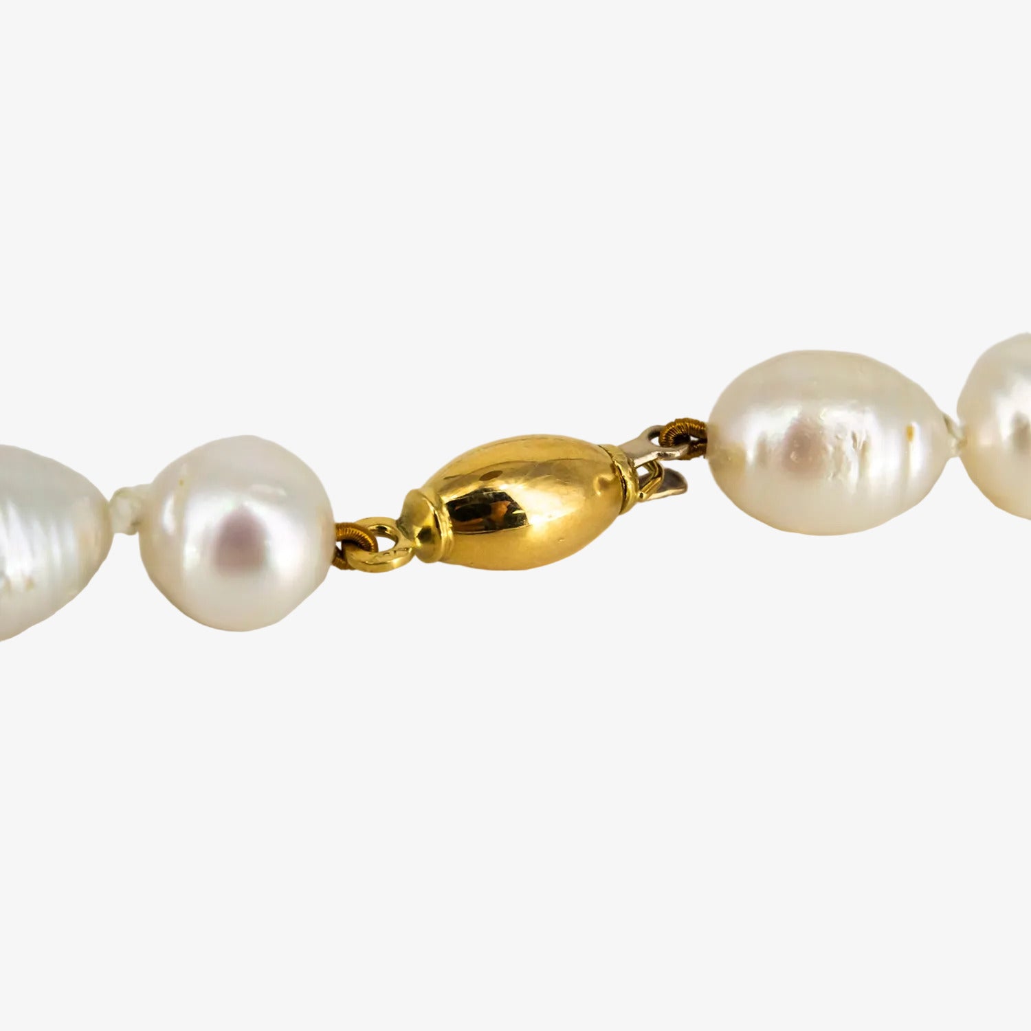 Collar de perlas australianas con broche de oro de 18 kt.