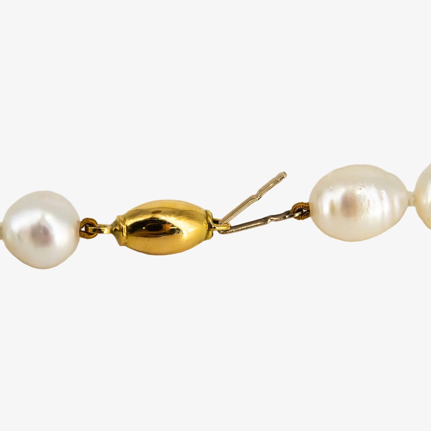 Collar de perlas australianas con broche de oro de 18 kt.