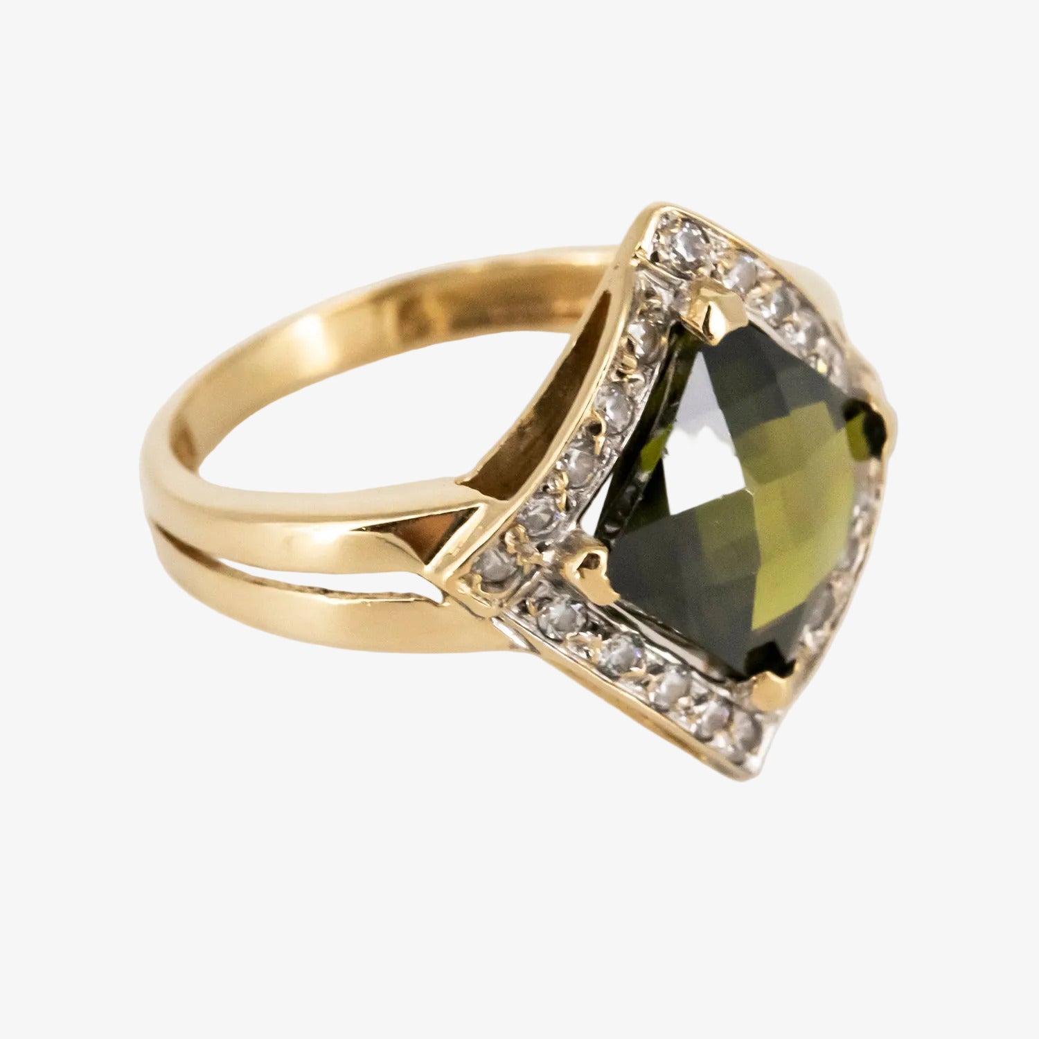 Sortija de oro 18 kt. con cuarzo verde y diamantes