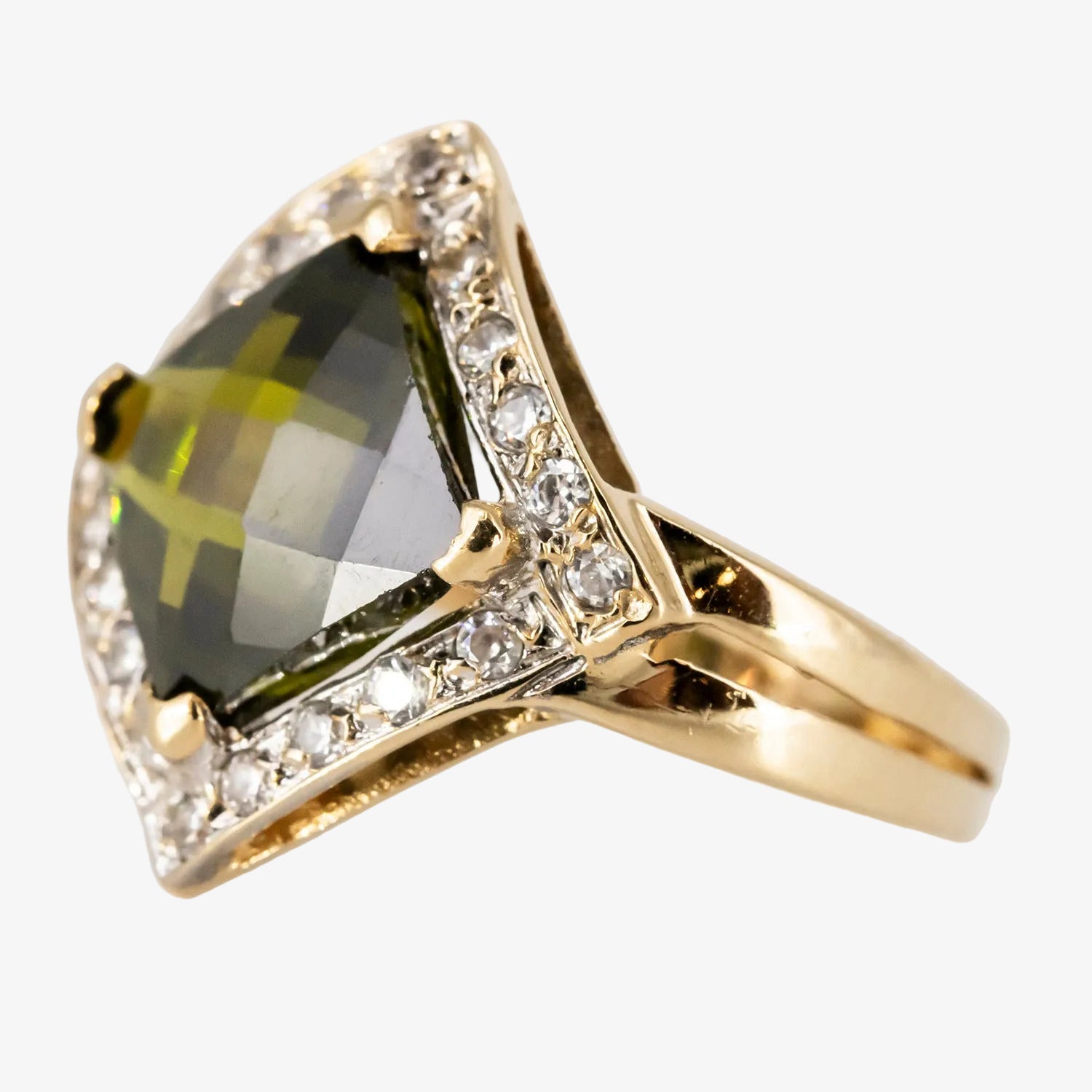 Sortija de oro 18 kt. con cuarzo verde y diamantes
