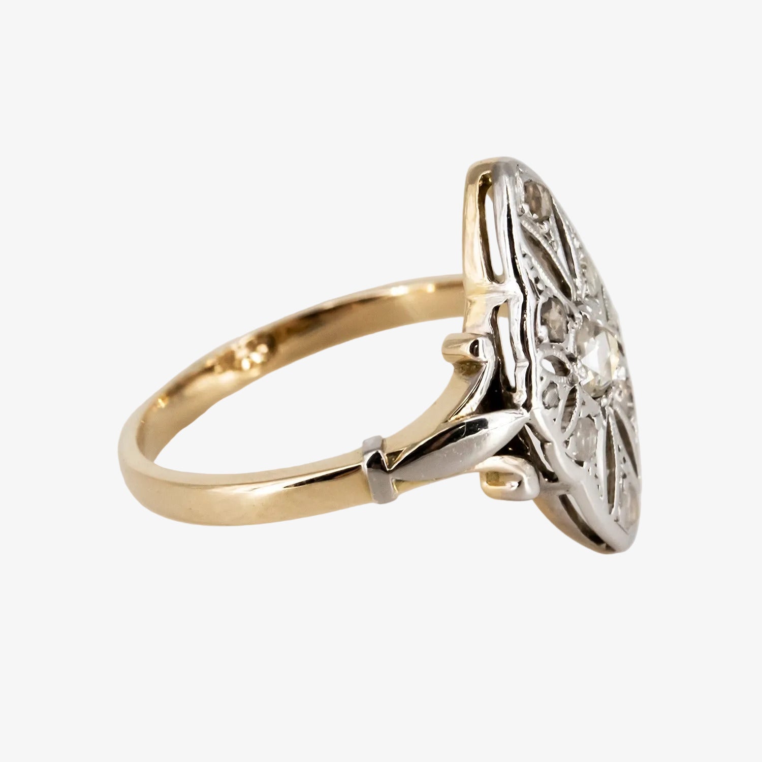 Sortija vintage de oro bicolor 18 kt. con diamantes tallados