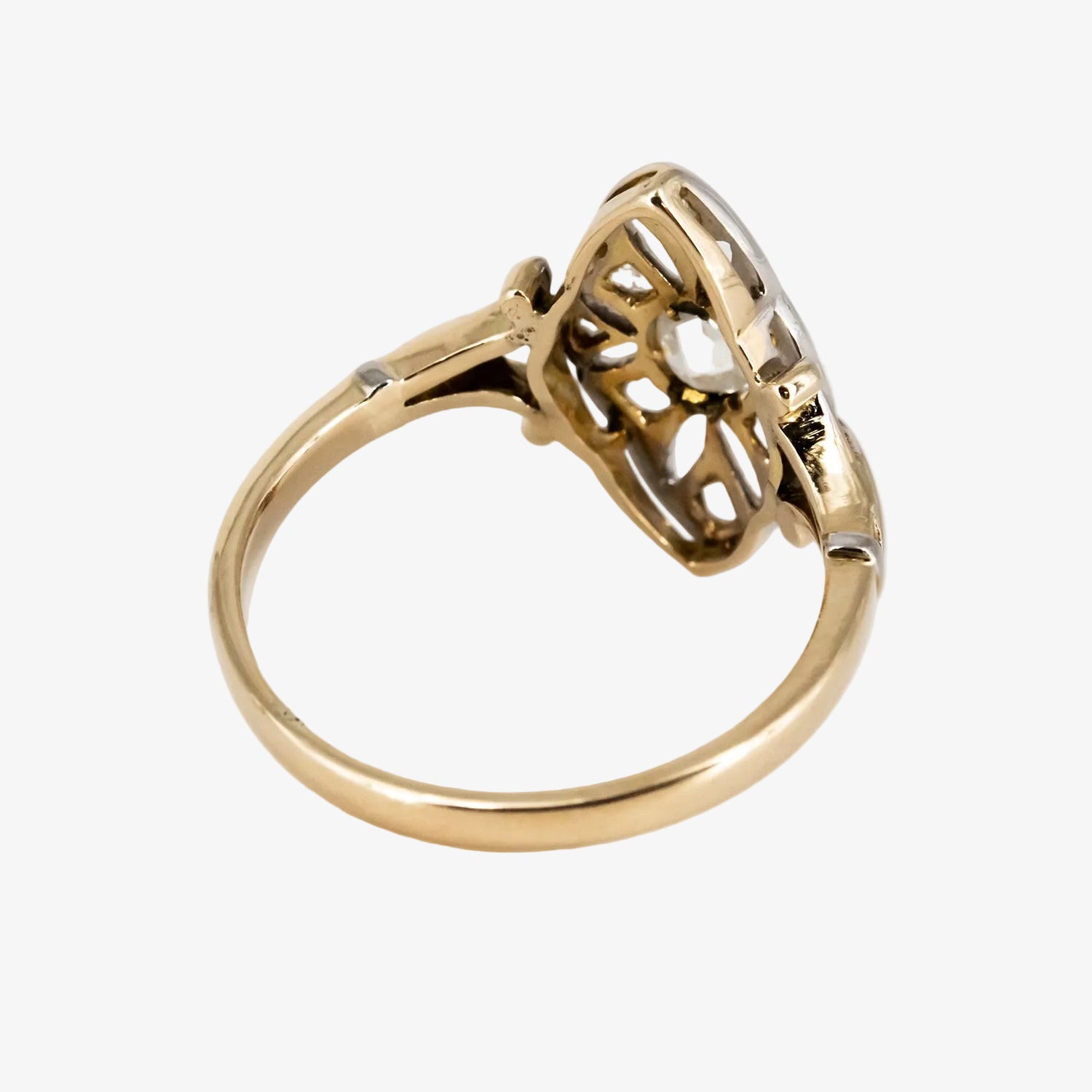 Sortija vintage de oro bicolor 18 kt. con diamantes tallados