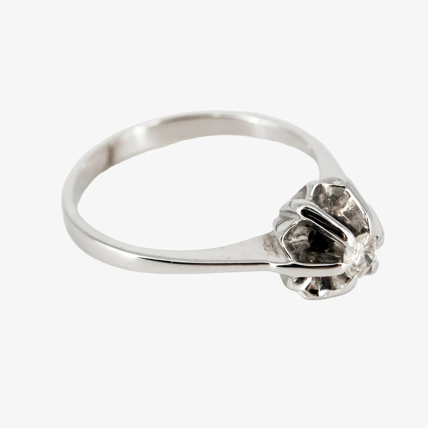 Solitario de oro blanco 18 kt. con diamante talla brillante