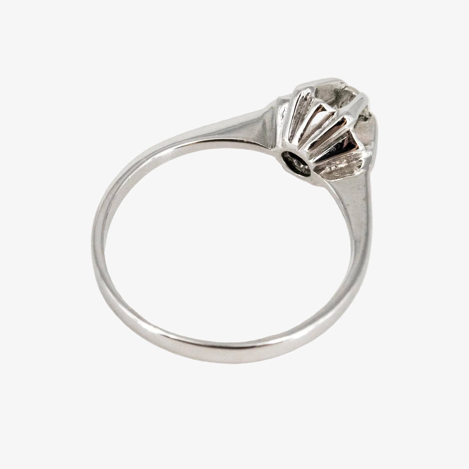 Solitario de oro blanco 18 kt. con diamante talla brillante