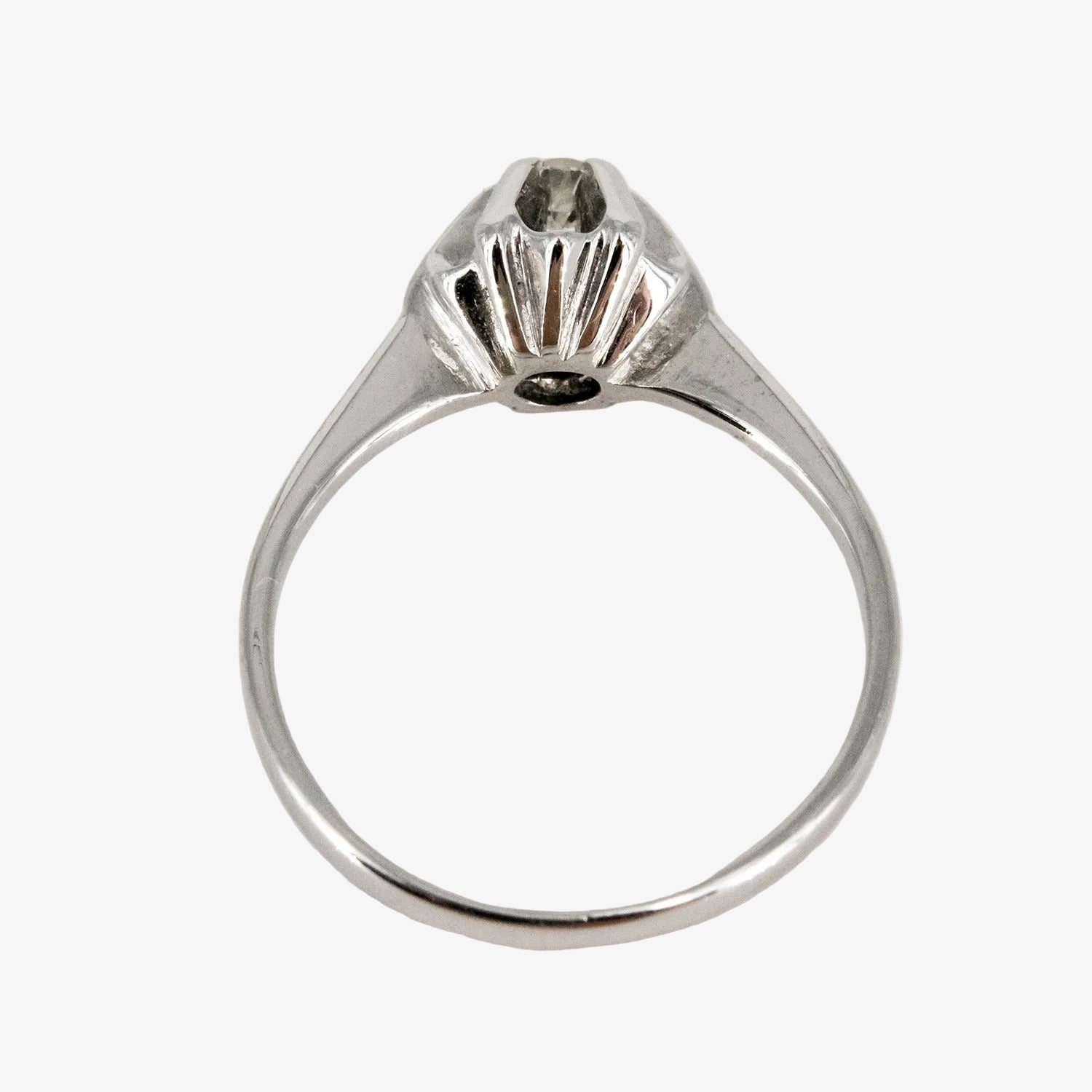 Solitario de oro blanco 18 kt. con diamante talla brillante