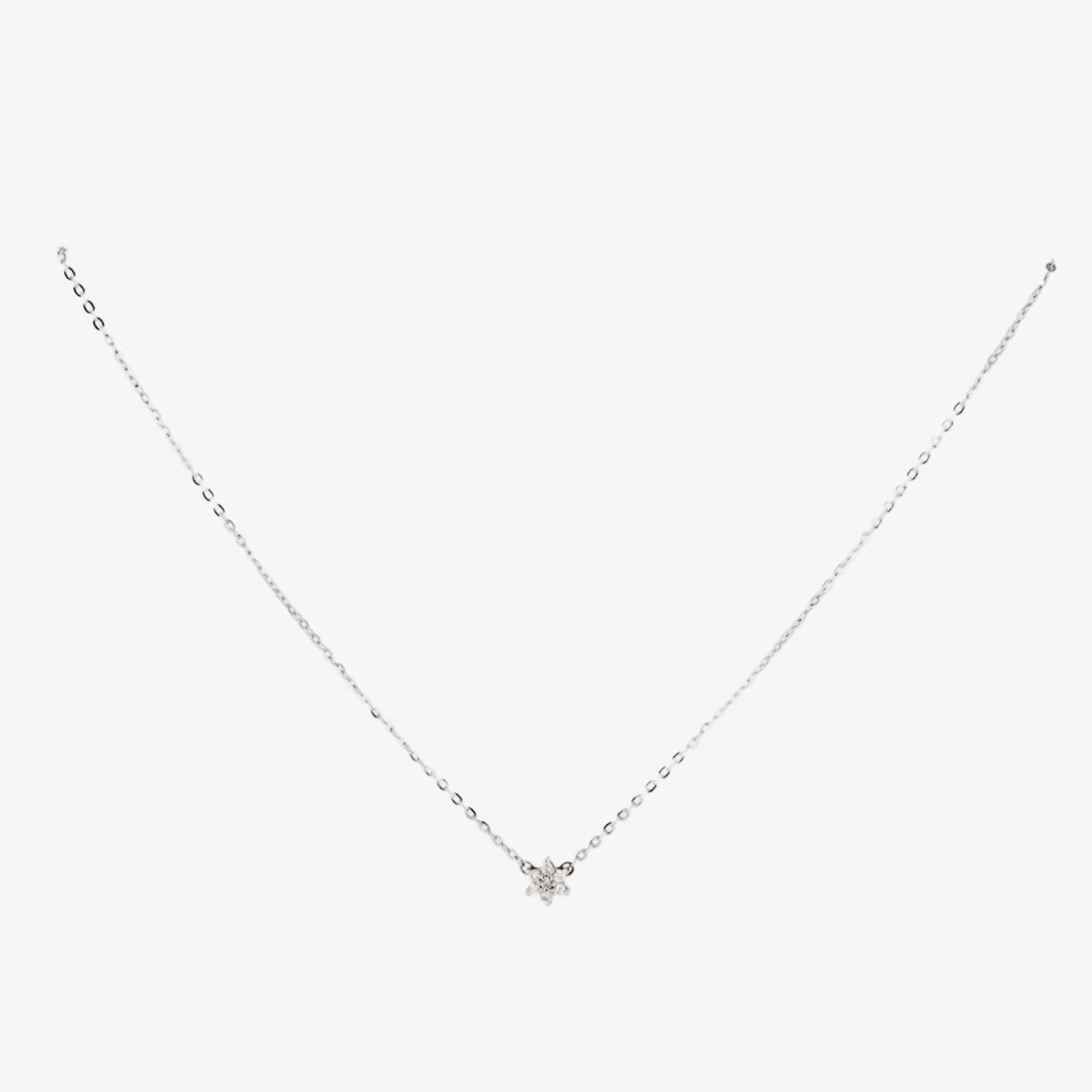Gargantilla de oro blanco de 18 kt. con chatón de diamantes talla brillante