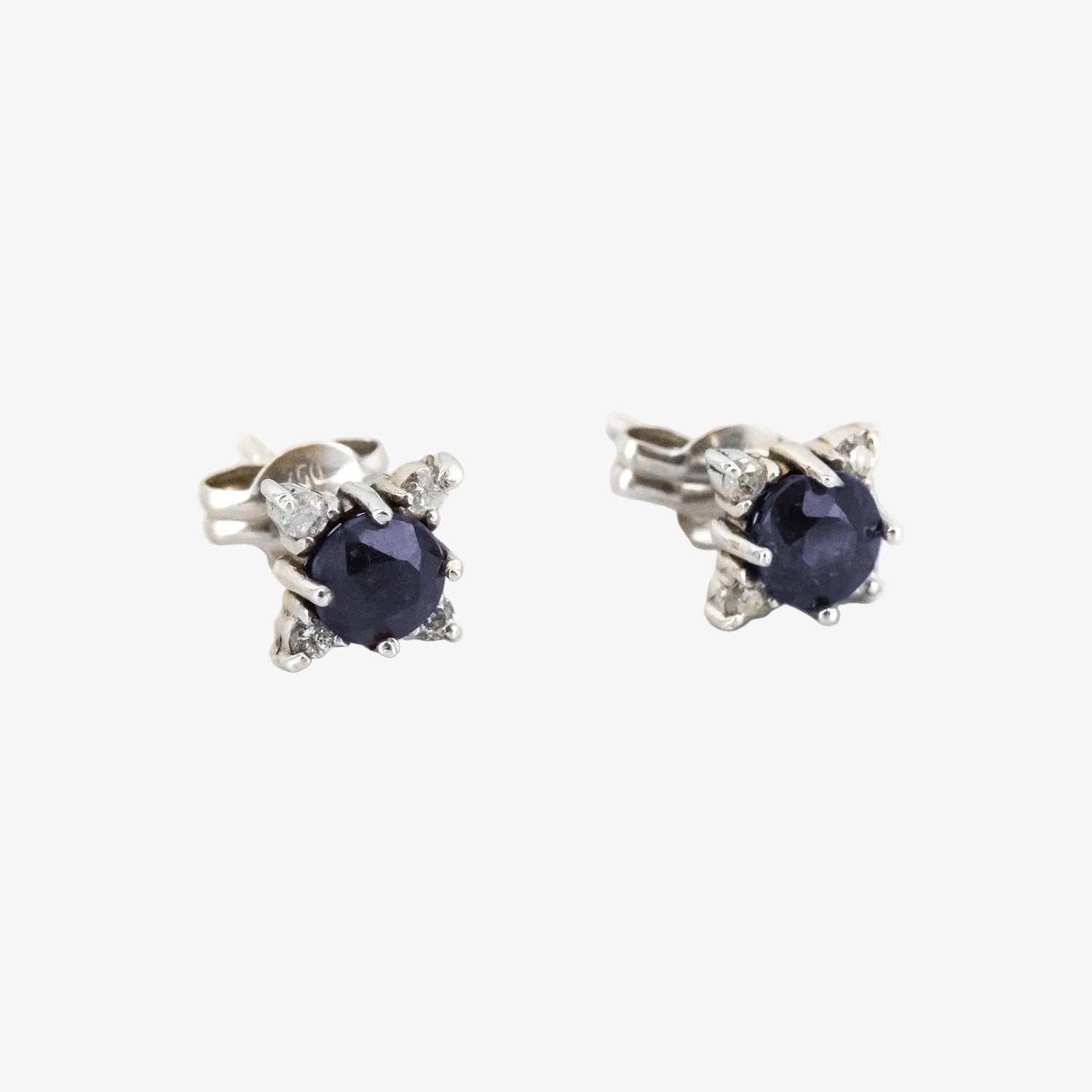Pendientes de oro blanco 14 kt. con diamantes y zafiros centrales