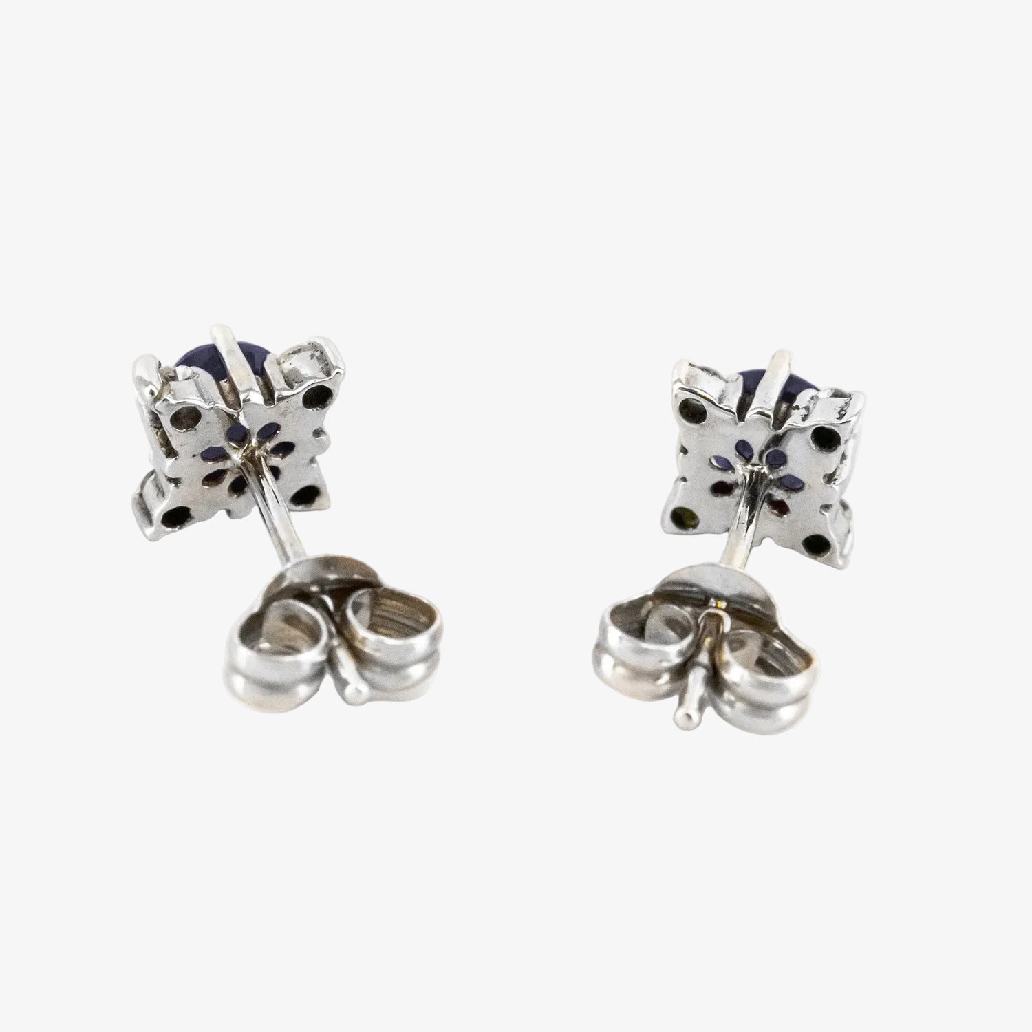Pendientes de oro blanco 14 kt. con diamantes y zafiros centrales