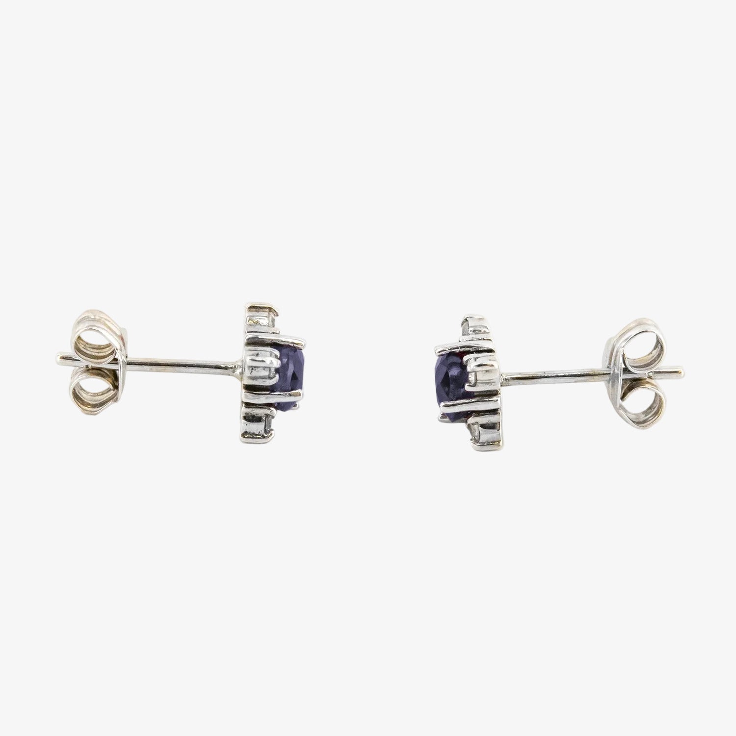 Pendientes de oro blanco 14 kt. con diamantes y zafiros centrales
