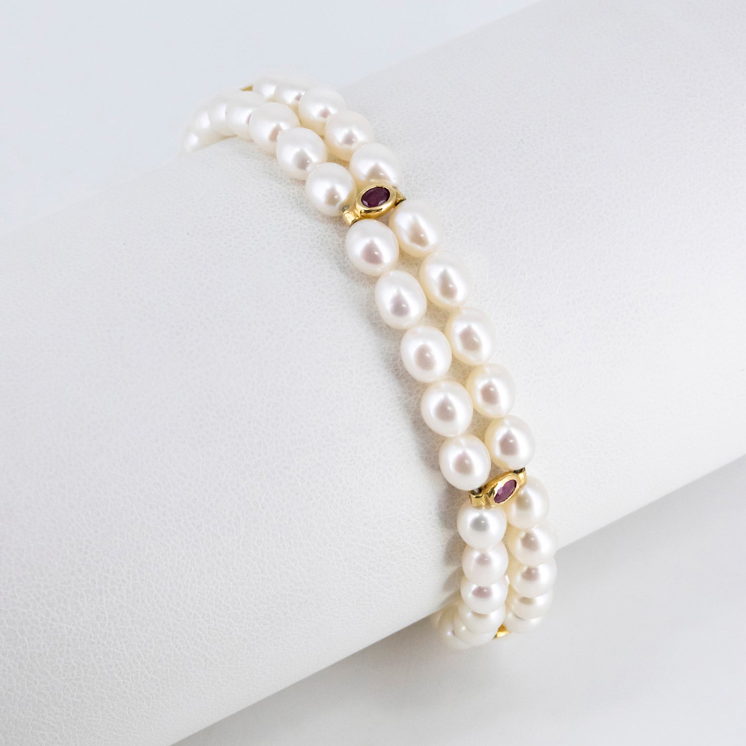 Pulsera oro 18 kt. con perlas akoya y rubíes