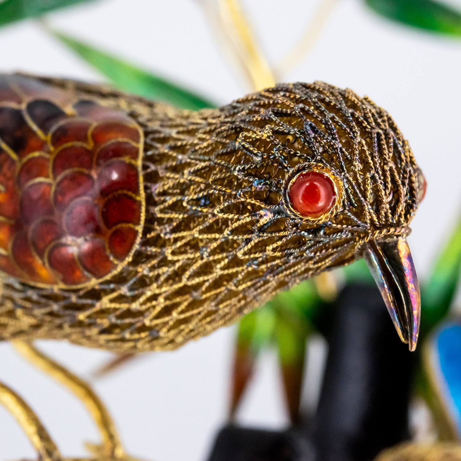 Figura decorativa con representación oriental de dos pájaros sobre bambú