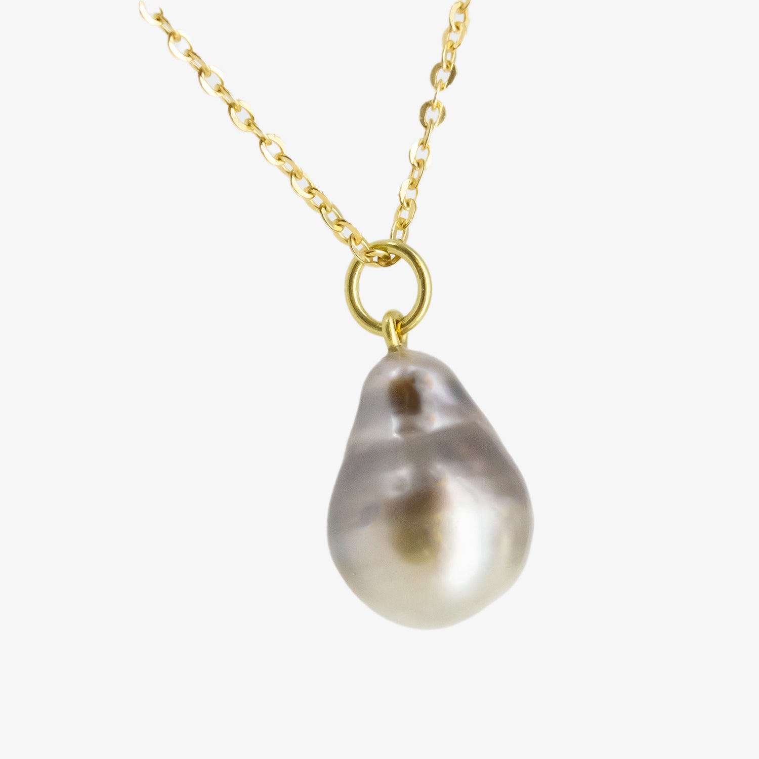 Set of 18 kt. gold pendant and earrings with diamonds and baroque Tahitian pearls