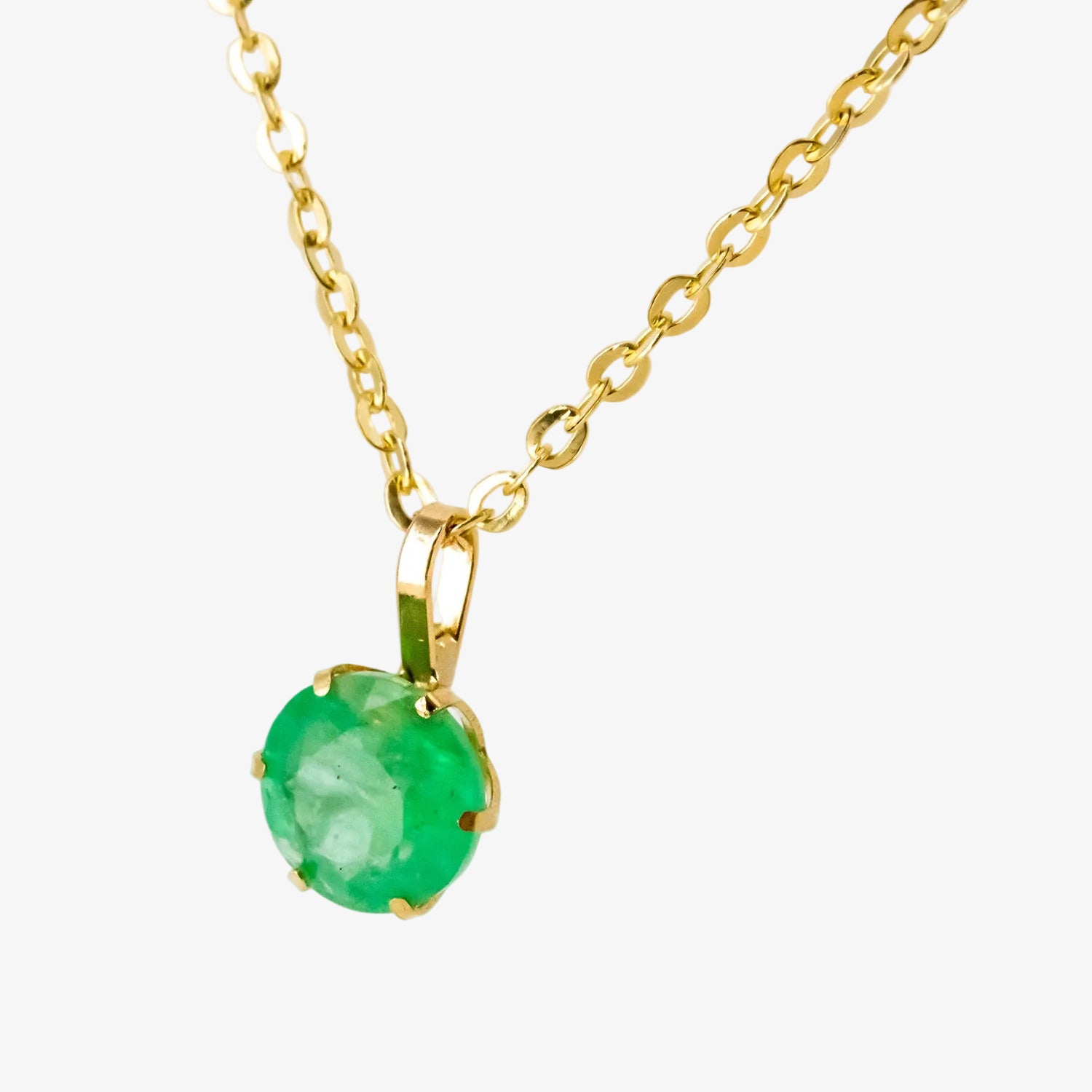 Colgante de oro 18 kt. con esmeralda de 0.60 ct.