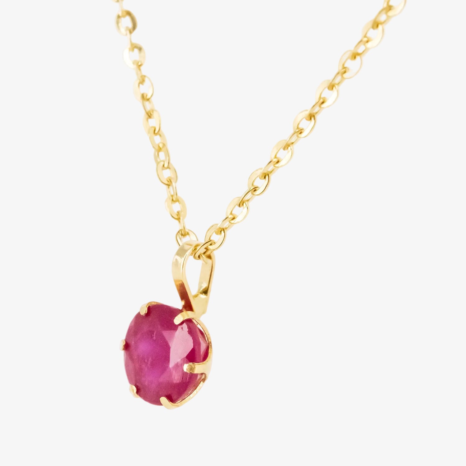 Colgante de oro 18 kt. con rubí de 0.60 ct.